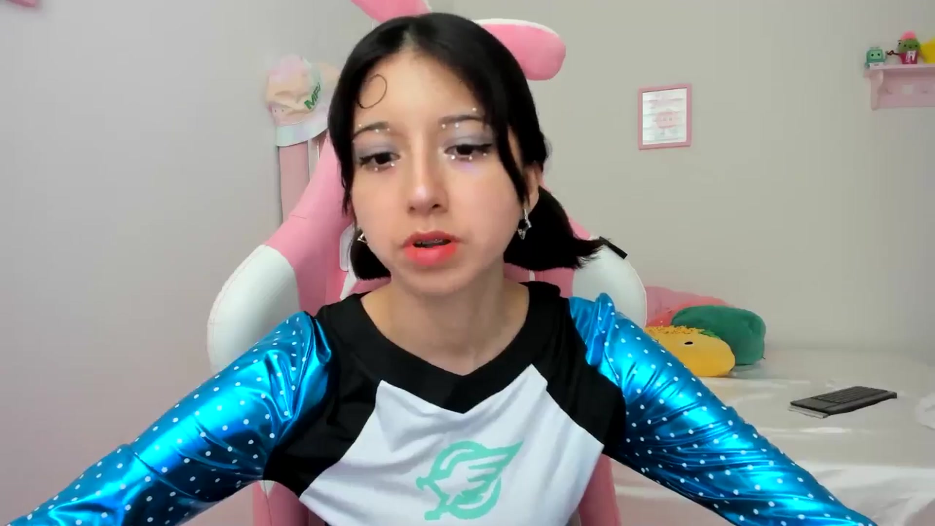 Gallery image thumbnail from Cherrycute666's myfreecams stream on, 07/06/2024, 21:46 image 12 of 20