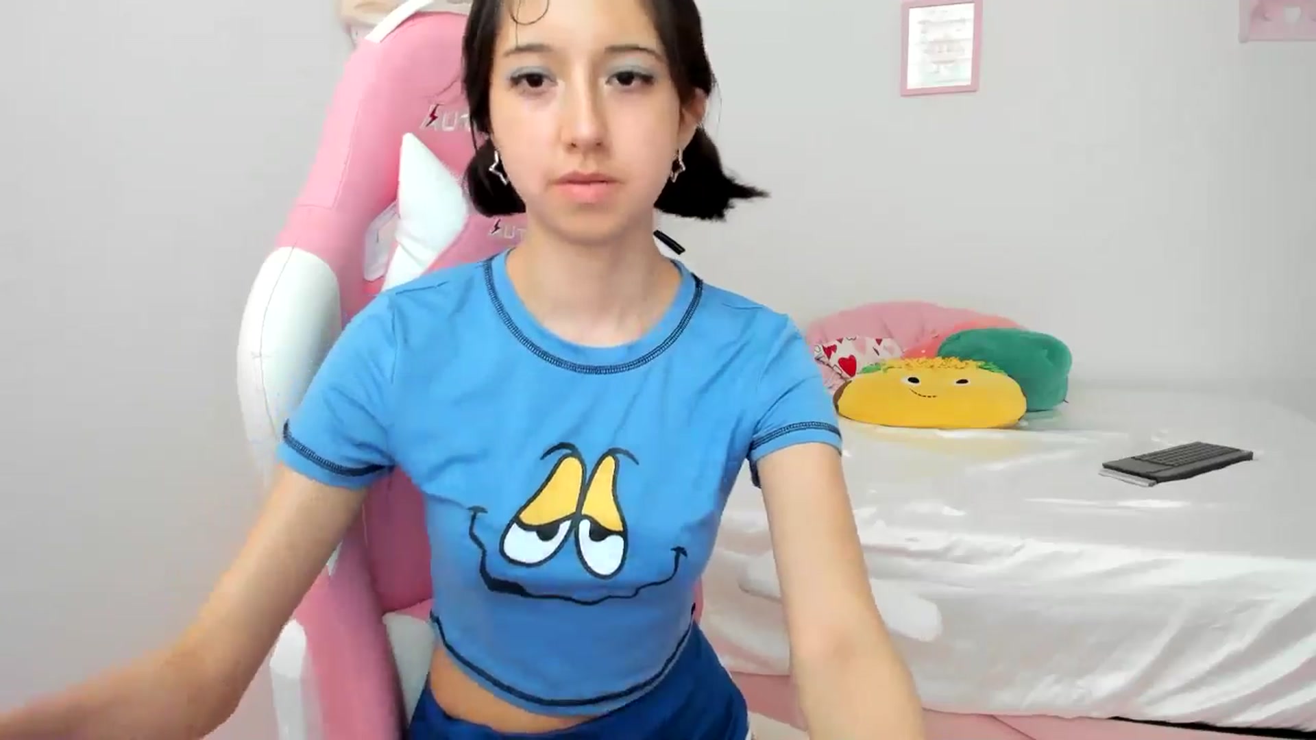 Gallery image thumbnail from Cherrycute666's myfreecams stream on, 07/06/2024, 23:33 image 13 of 20