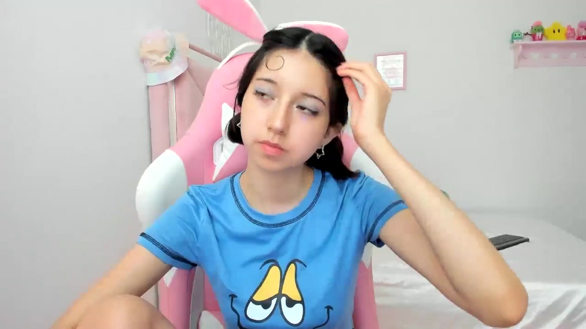 Gallery image thumbnail from Cherrycute666's myfreecams stream on, 07/06/2024, 23:33 image 7 of 20