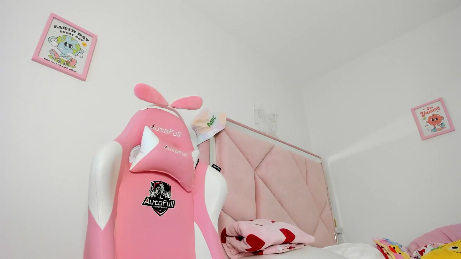 Gallery image thumbnail from Cherrycute666's myfreecams stream on, 07/07/2024, 07:32 image 6 of 20