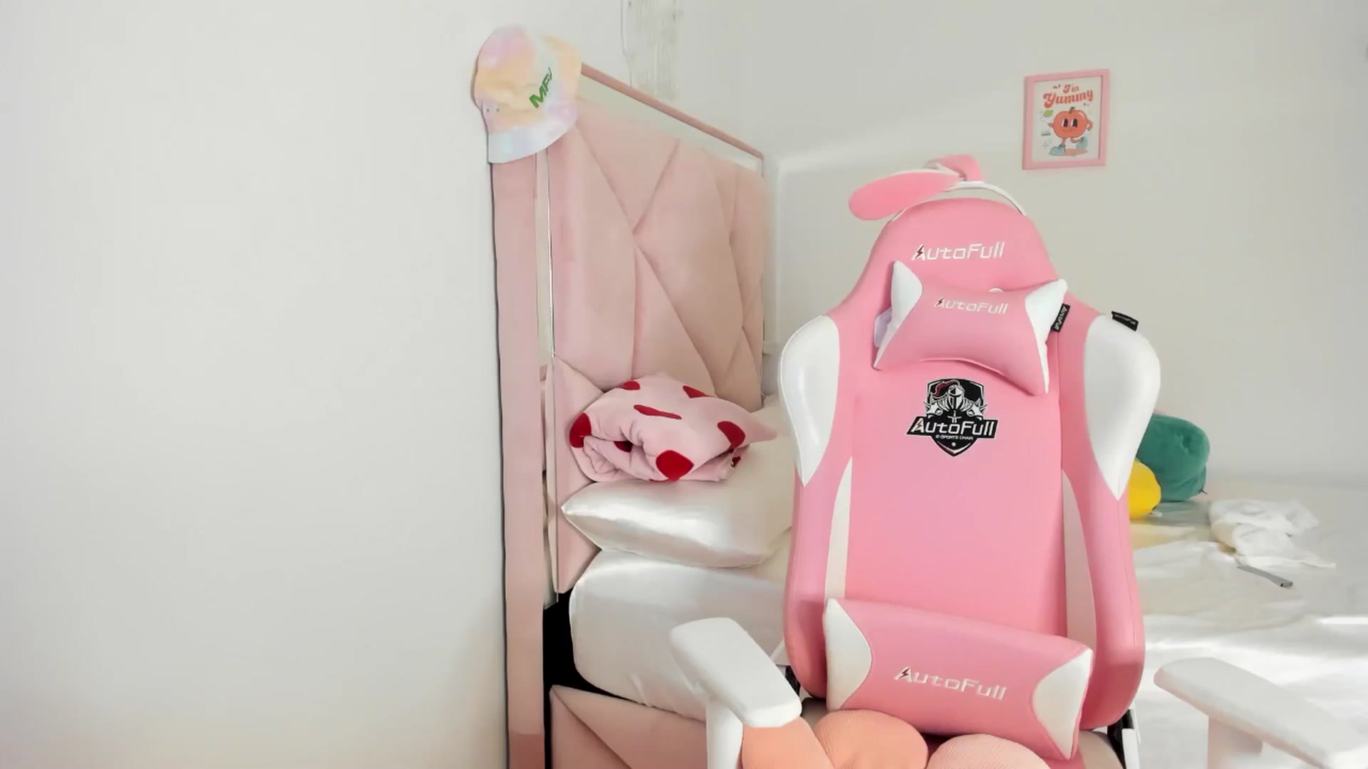 Gallery image thumbnail from Cherrycute666's myfreecams stream on, 07/07/2024, 07:32 image 13 of 20