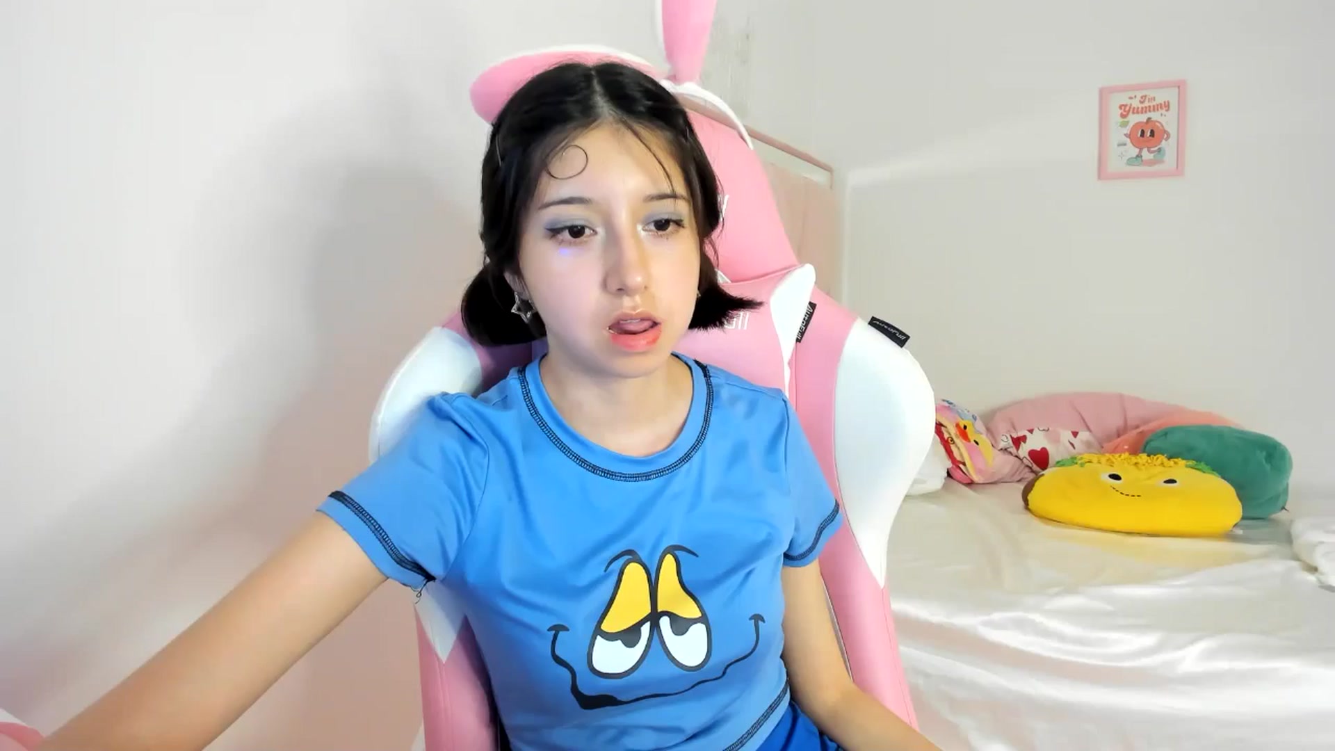 Gallery image thumbnail from Cherrycute666's myfreecams stream on, 07/07/2024, 07:32 image 16 of 20