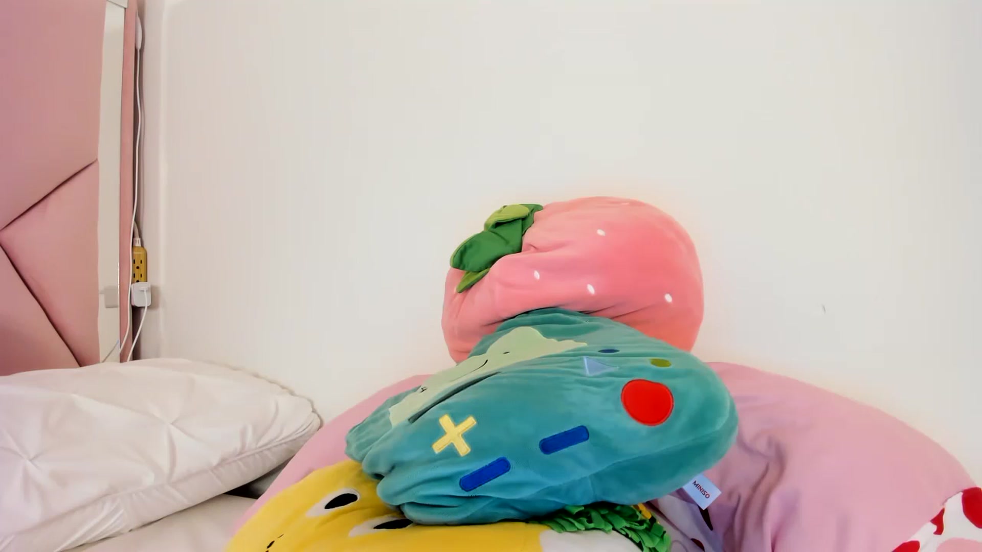 Gallery image thumbnail from Cherrycute666's myfreecams stream on, 07/07/2024, 10:39 image 12 of 20
