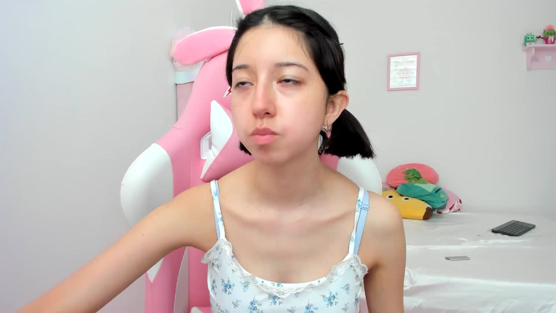 Gallery image thumbnail from Cherrycute666's myfreecams stream on, 07/07/2024, 20:35 image 17 of 20