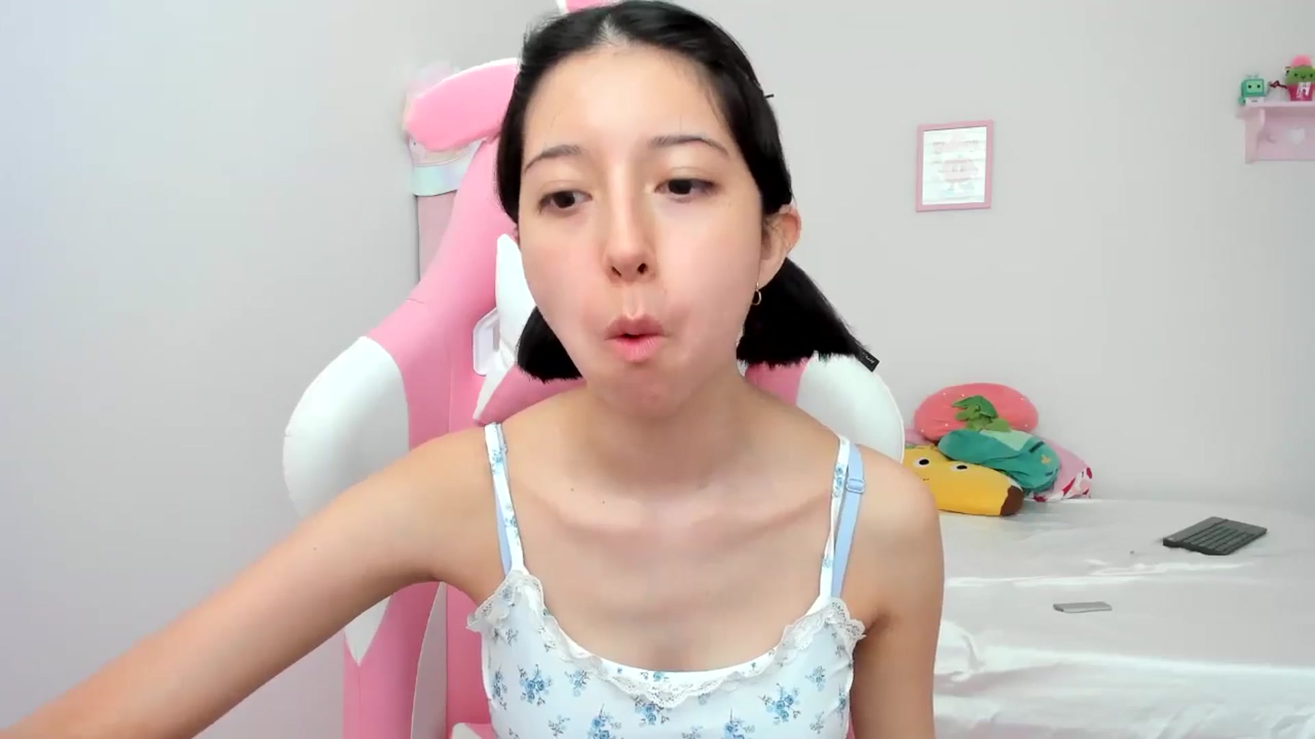 Gallery image thumbnail from Cherrycute666's myfreecams stream on, 07/07/2024, 20:35 image 15 of 20