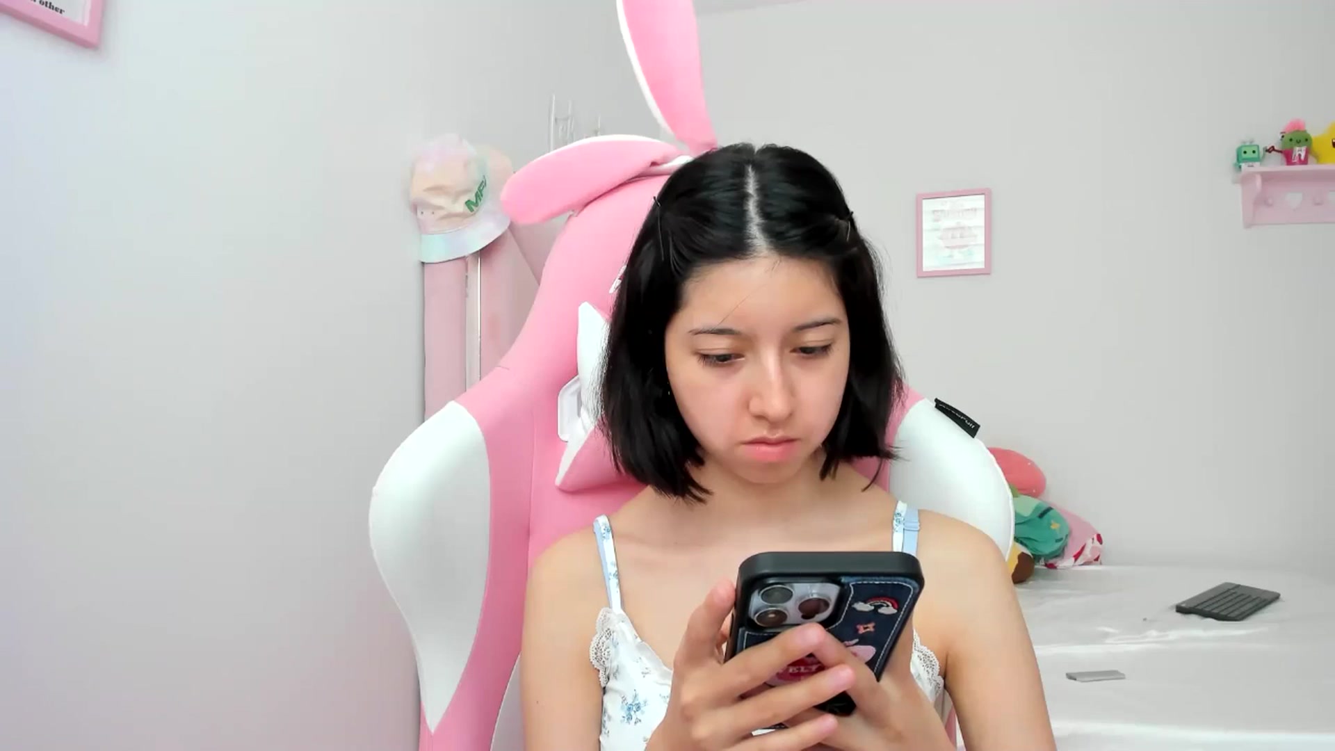 Gallery image thumbnail from Cherrycute666's myfreecams stream on, 07/07/2024, 20:35 image 12 of 20
