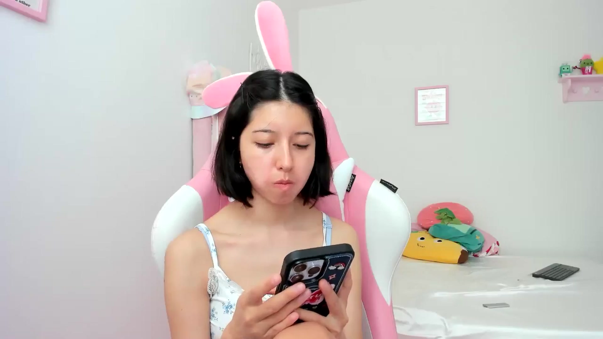 Gallery image thumbnail from Cherrycute666's myfreecams stream on, 07/07/2024, 20:35 image 6 of 20