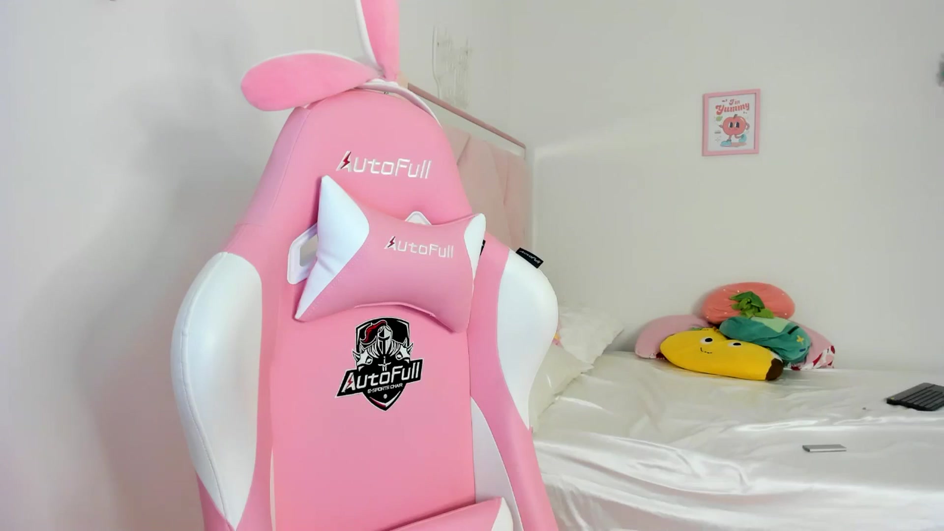Gallery image thumbnail from Cherrycute666's myfreecams stream on, 07/08/2024, 24:01 image 17 of 20