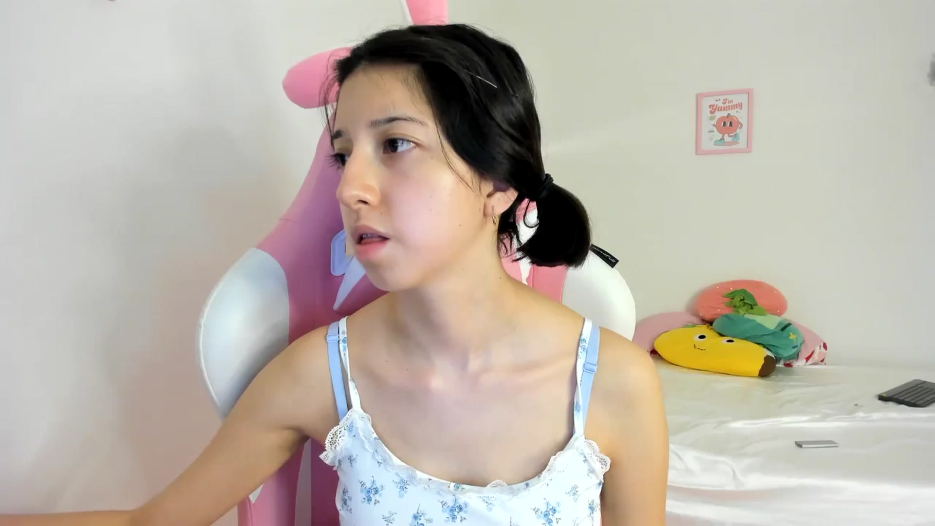 Gallery image thumbnail from Cherrycute666's myfreecams stream on, 07/08/2024, 24:01 image 6 of 20