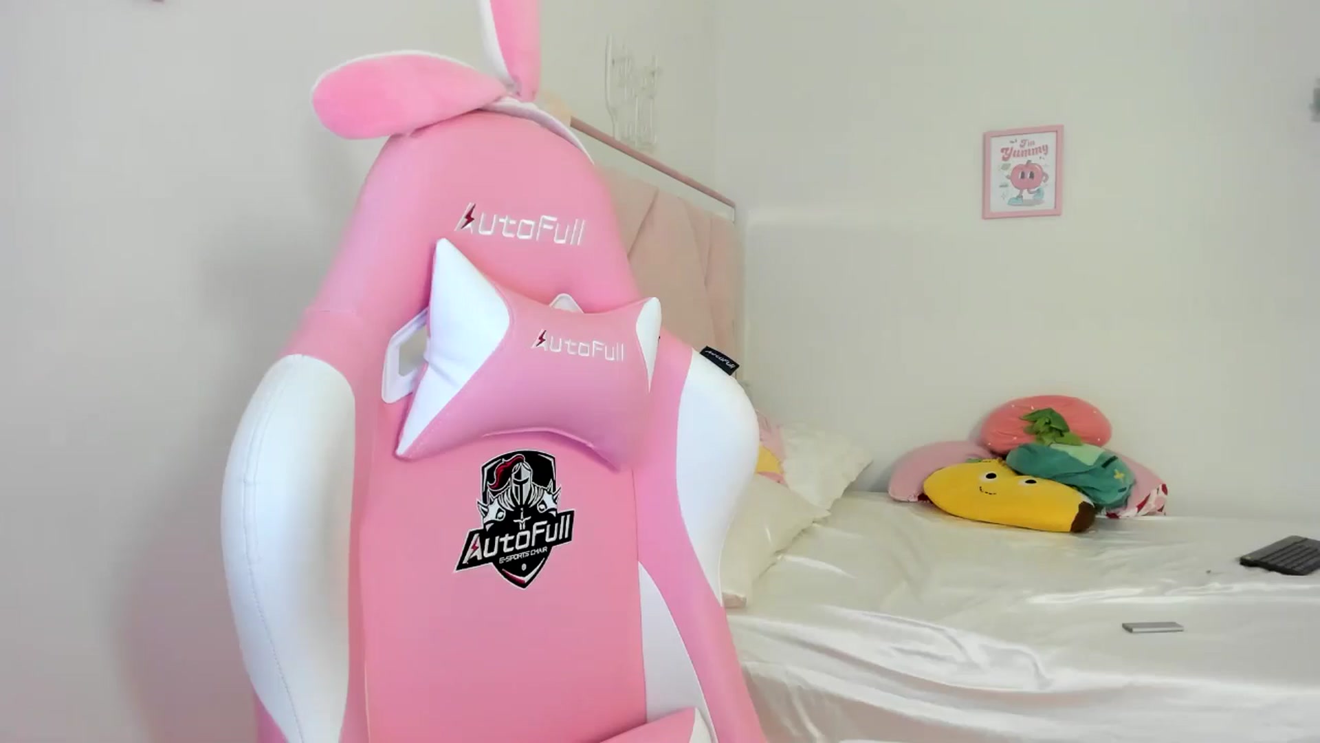 Gallery image thumbnail from Cherrycute666's myfreecams stream on, 07/08/2024, 24:01 image 3 of 20