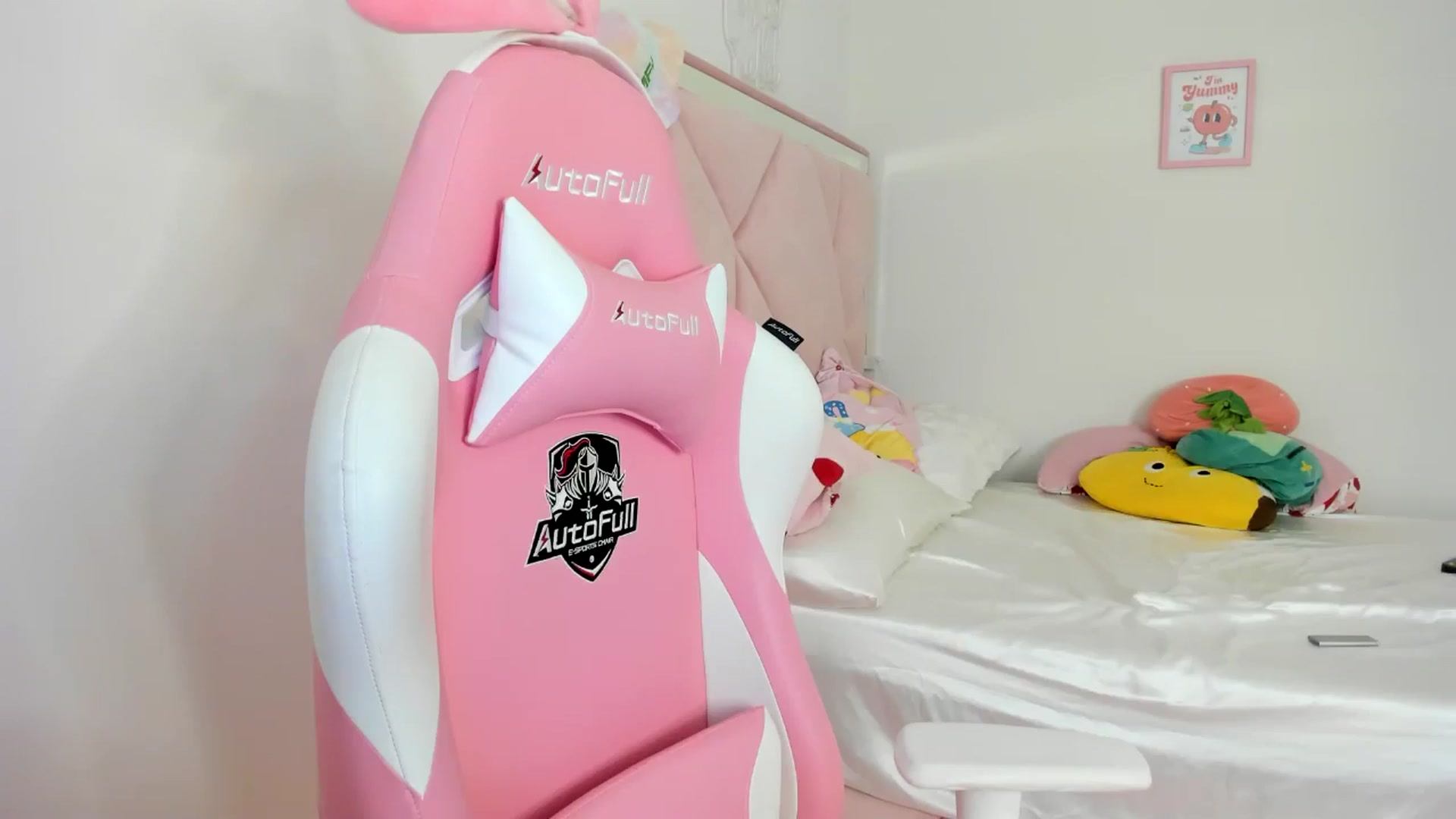 Gallery image thumbnail from Cherrycute666's myfreecams stream on, 07/08/2024, 01:49 image 11 of 20