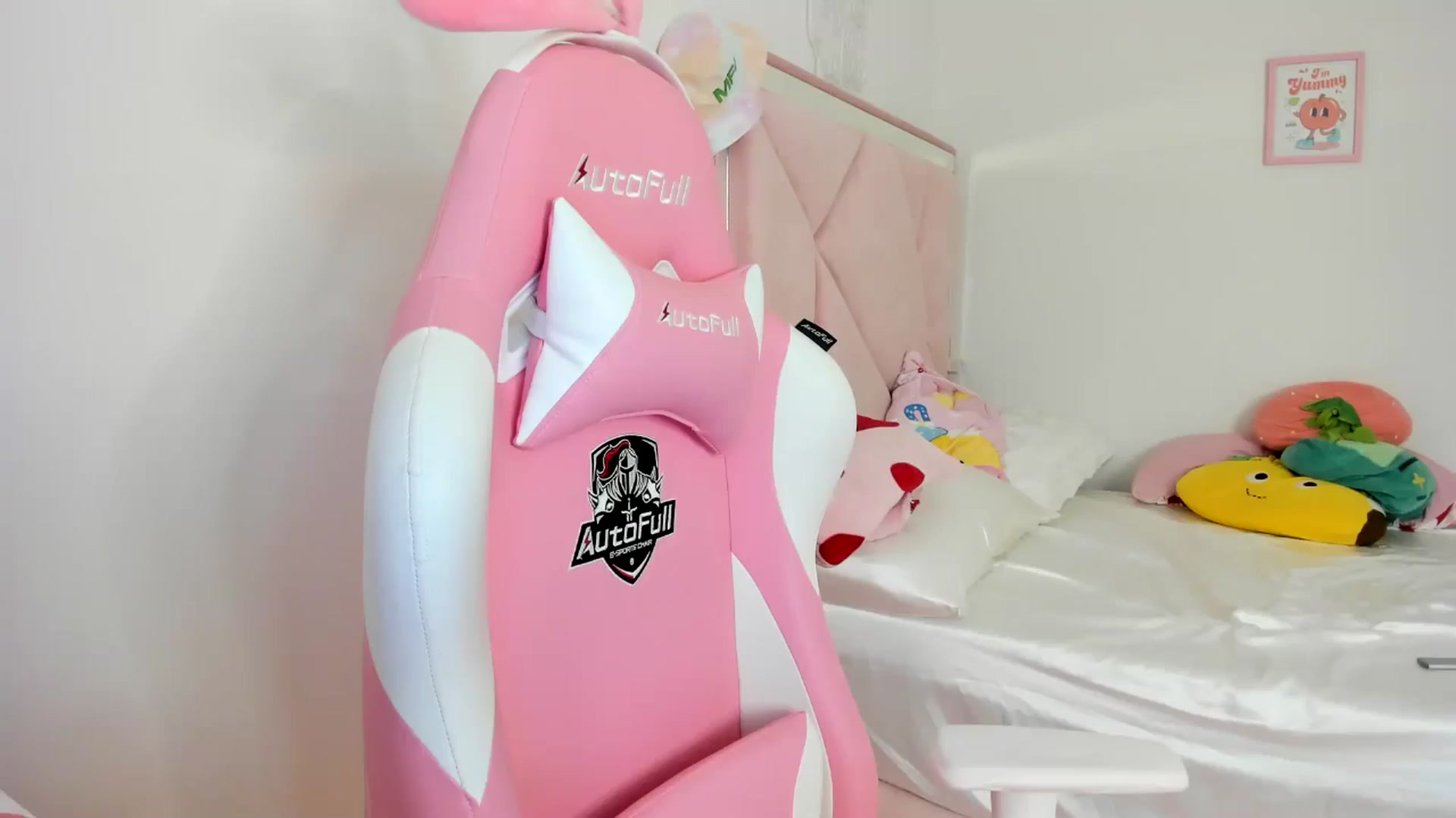 Gallery image thumbnail from Cherrycute666's myfreecams stream on, 07/08/2024, 01:49 image 13 of 20