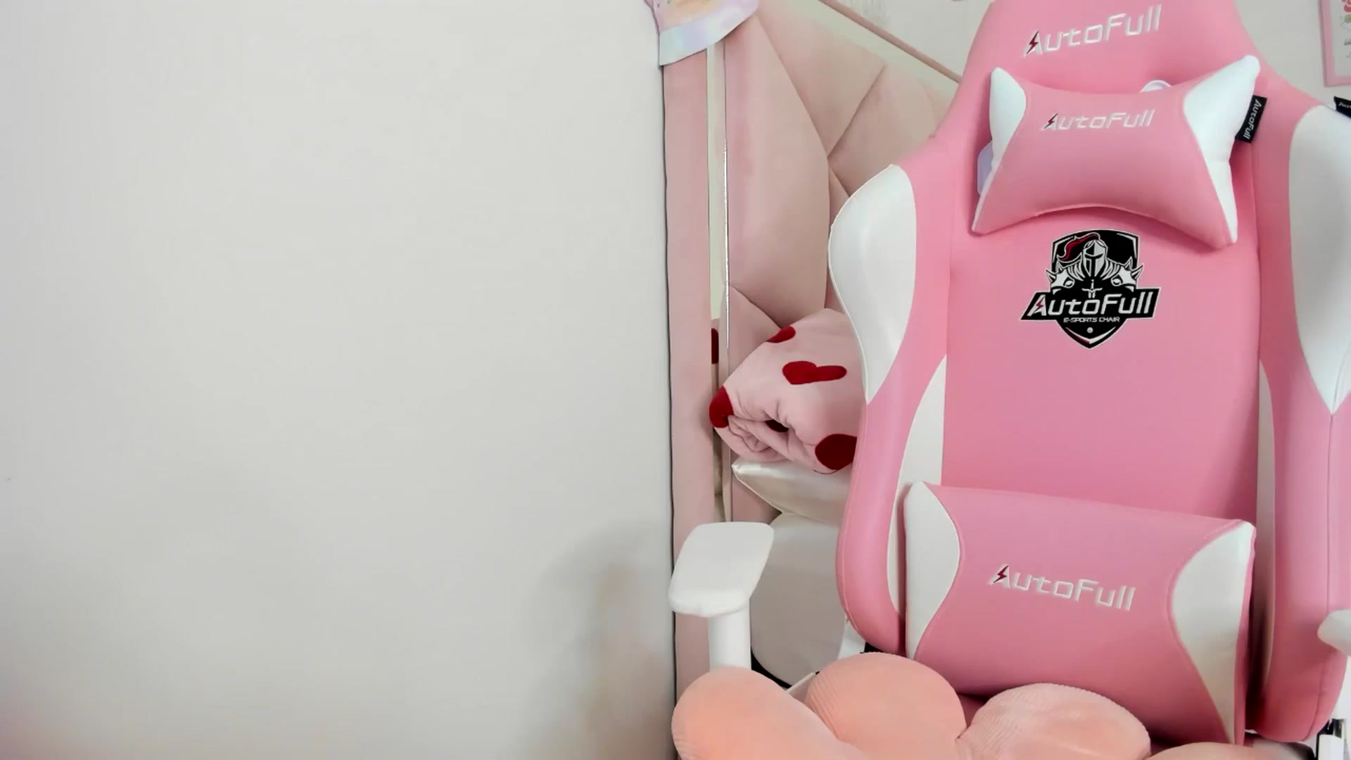 Gallery image thumbnail from Cherrycute666's myfreecams stream on, 07/08/2024, 01:49 image 18 of 20