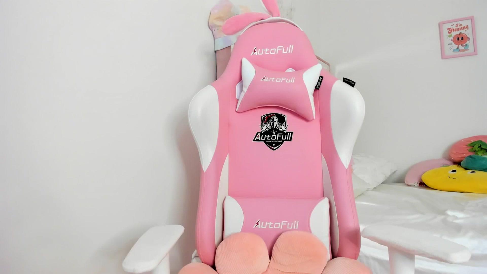 Gallery image thumbnail from Cherrycute666's myfreecams stream on, 07/08/2024, 04:16 image 1 of 20