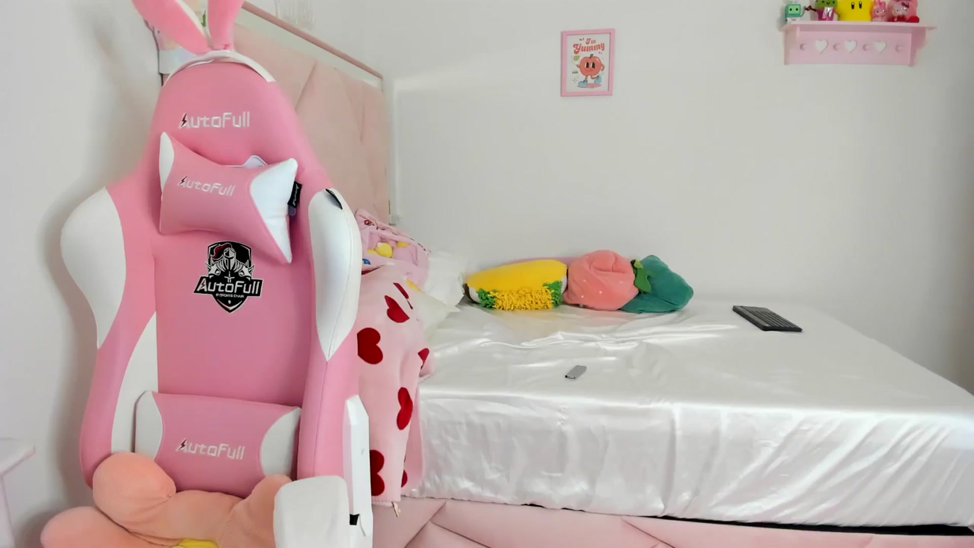 Gallery image thumbnail from Cherrycute666's myfreecams stream on, 07/08/2024, 06:17 image 18 of 20