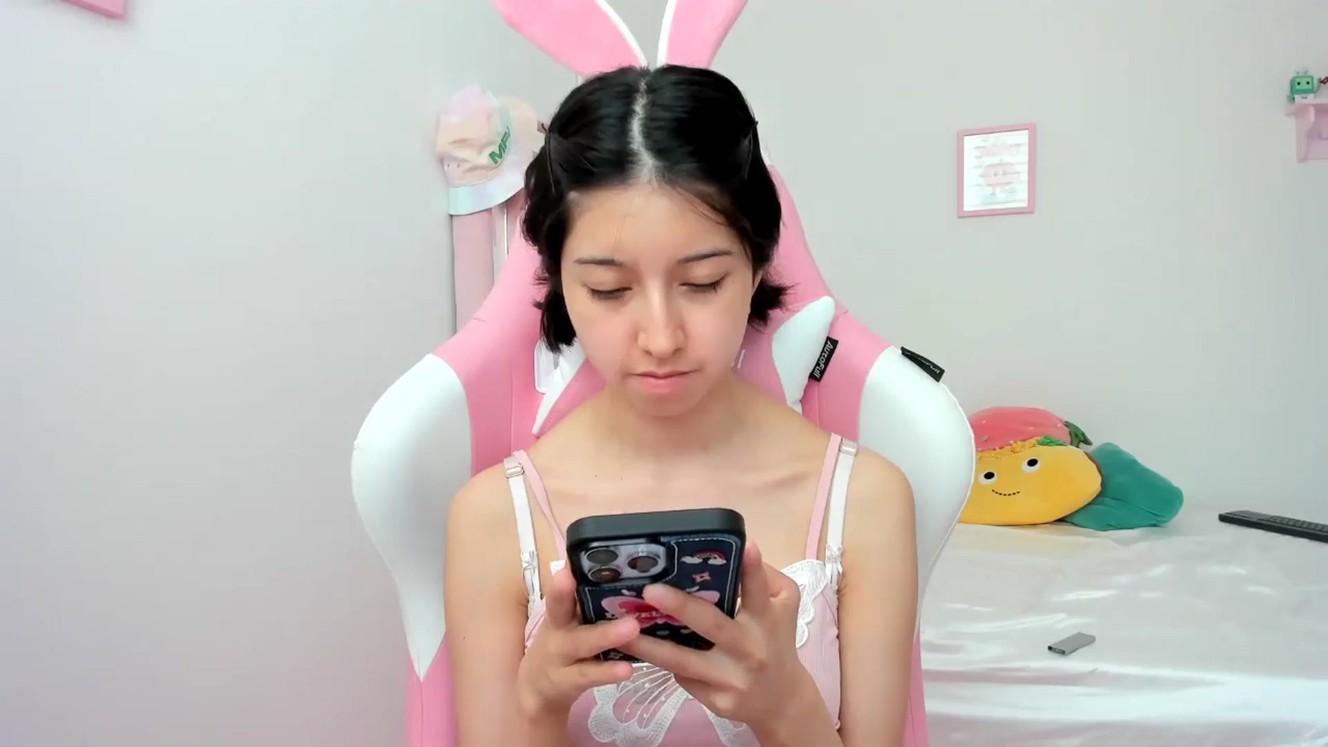 Gallery image thumbnail from Cherrycute666's myfreecams stream on, 07/08/2024, 18:51 image 5 of 20