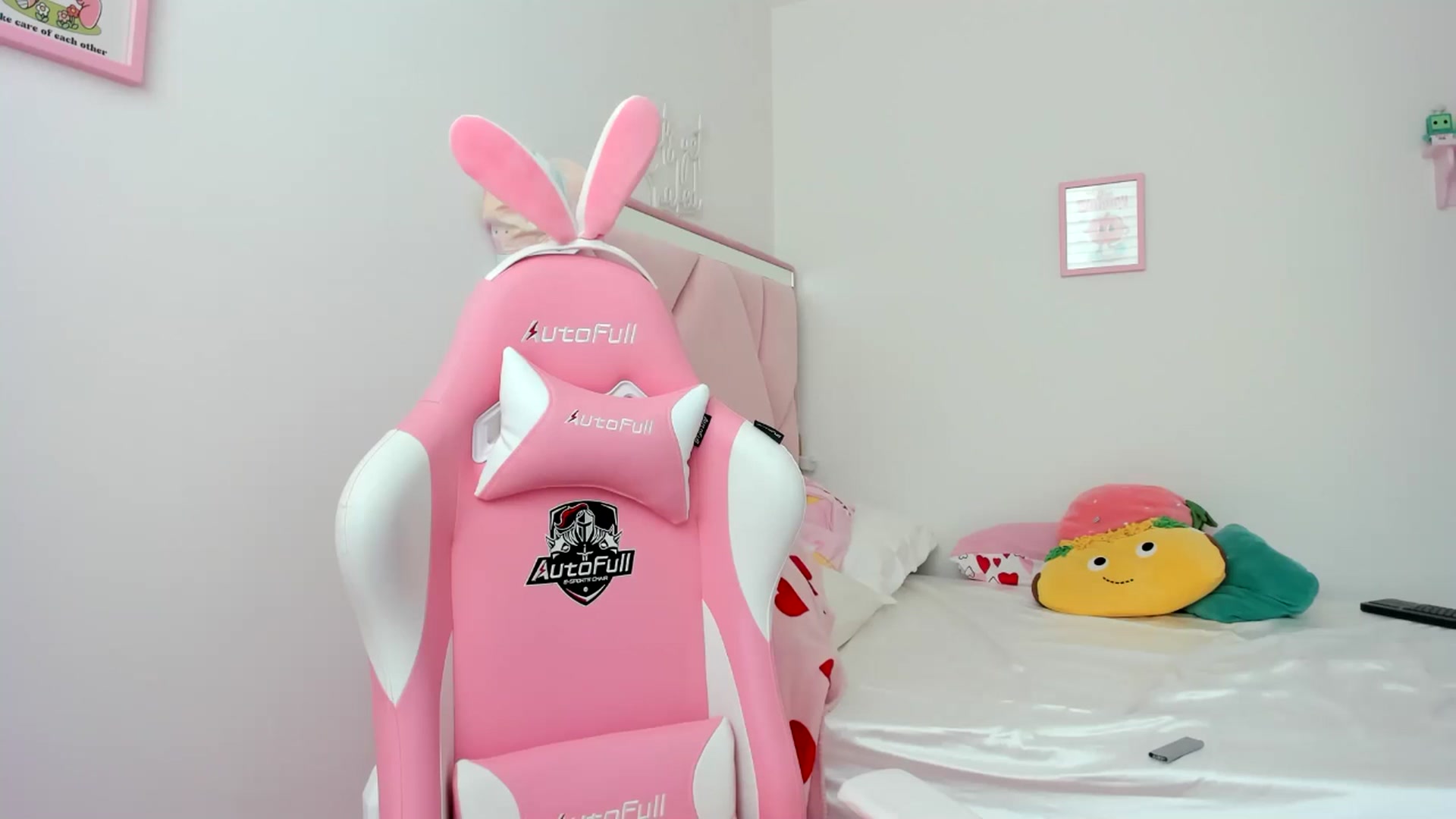Gallery image thumbnail from Cherrycute666's myfreecams stream on, 07/08/2024, 18:51 image 3 of 20