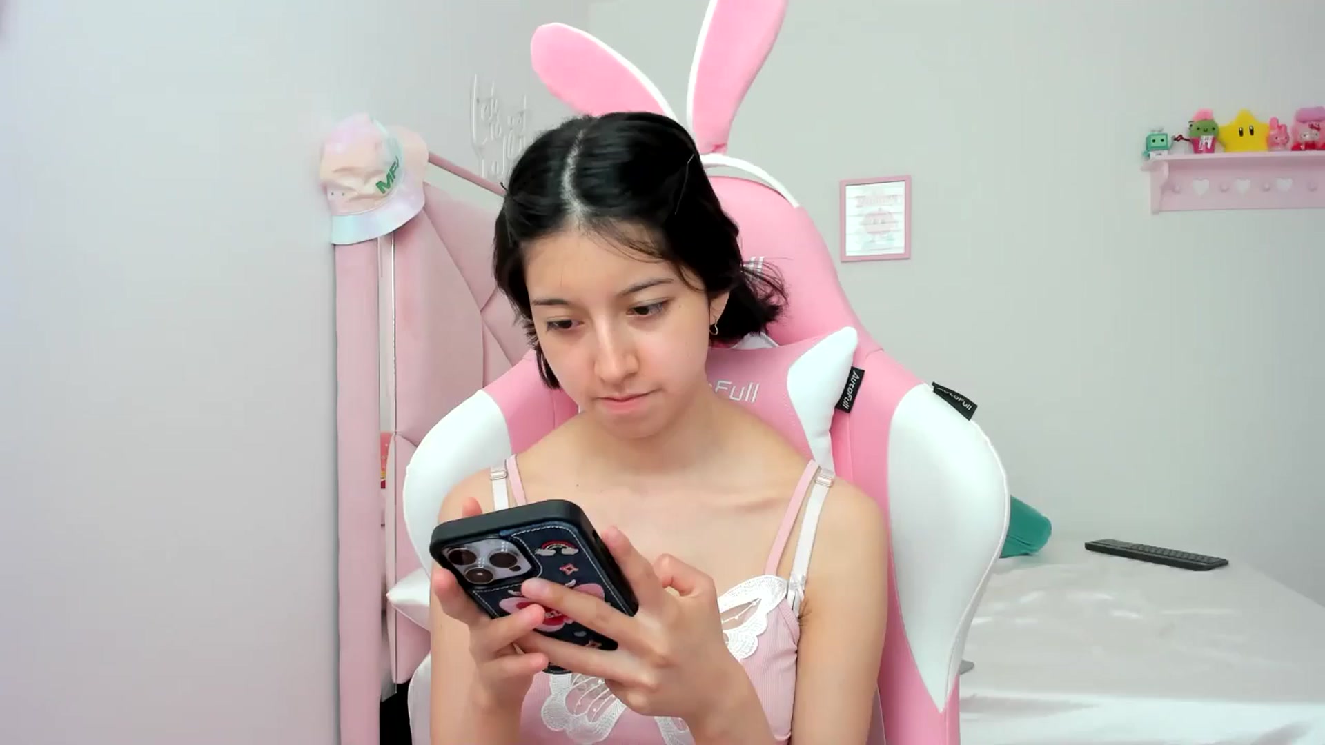 Gallery image thumbnail from Cherrycute666's myfreecams stream on, 07/08/2024, 18:51 image 18 of 20