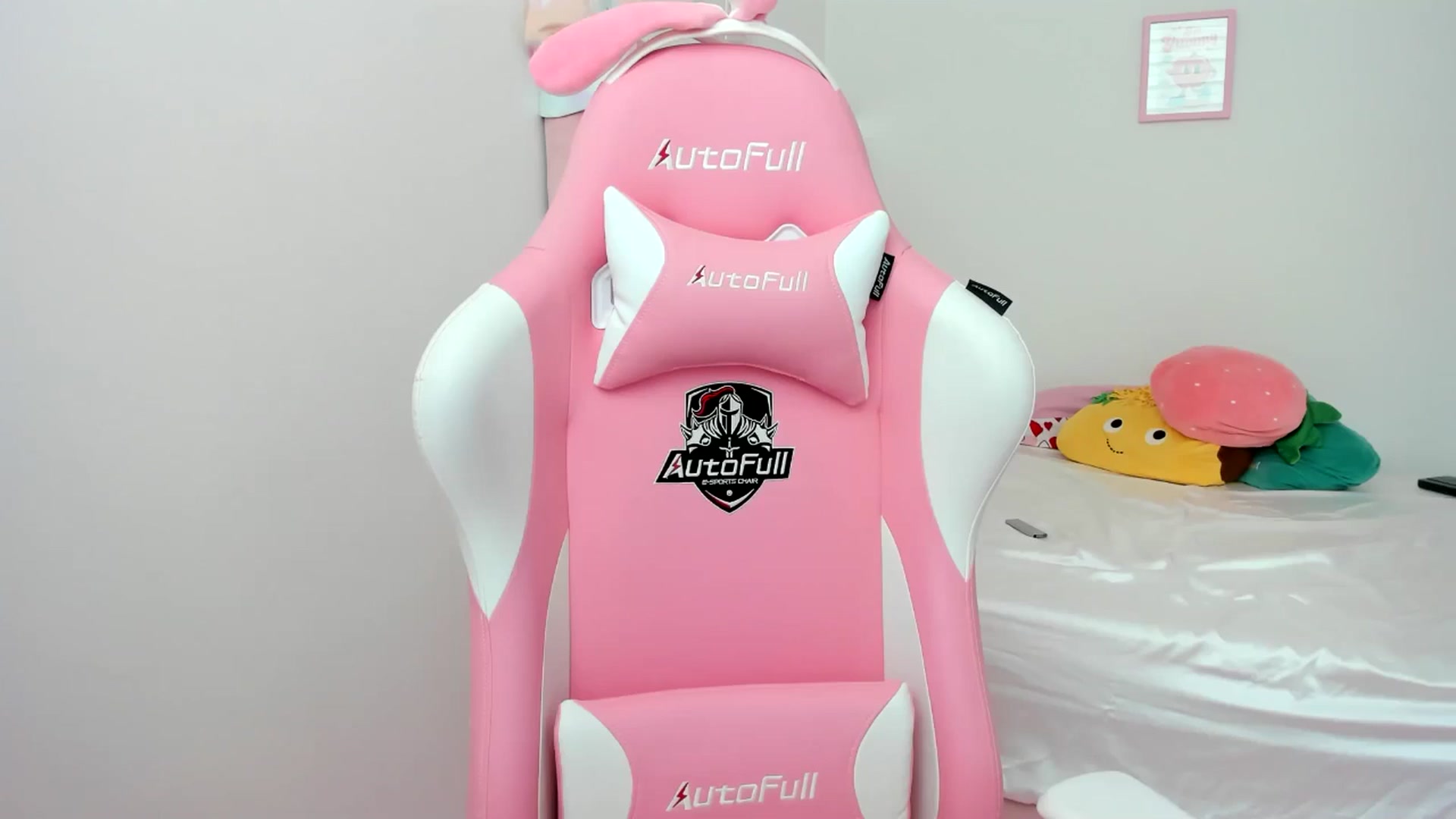 Gallery image thumbnail from Cherrycute666's myfreecams stream on, 07/08/2024, 22:05 image 10 of 20