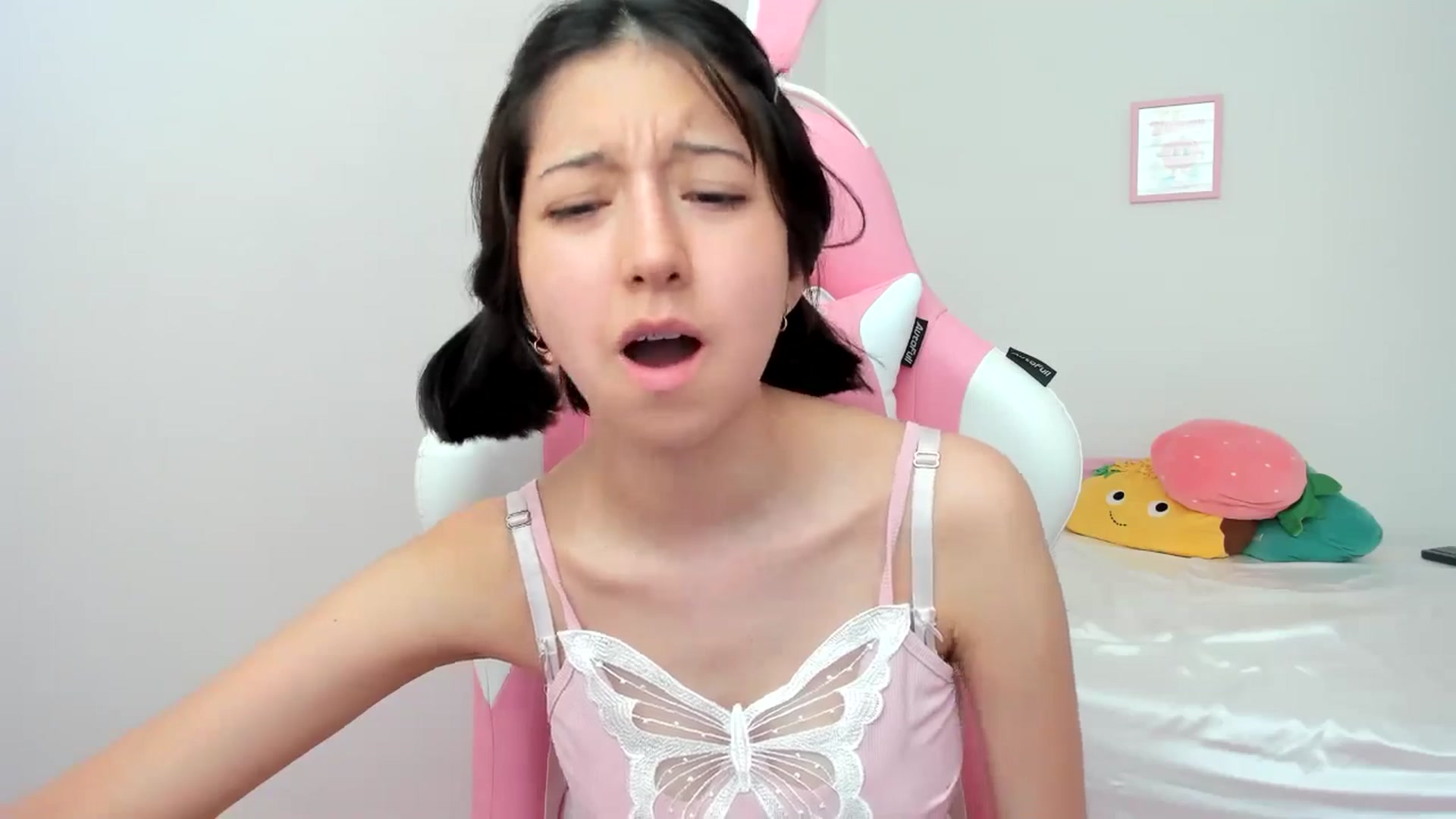Gallery image thumbnail from Cherrycute666's myfreecams stream on, 07/08/2024, 22:05 image 2 of 20
