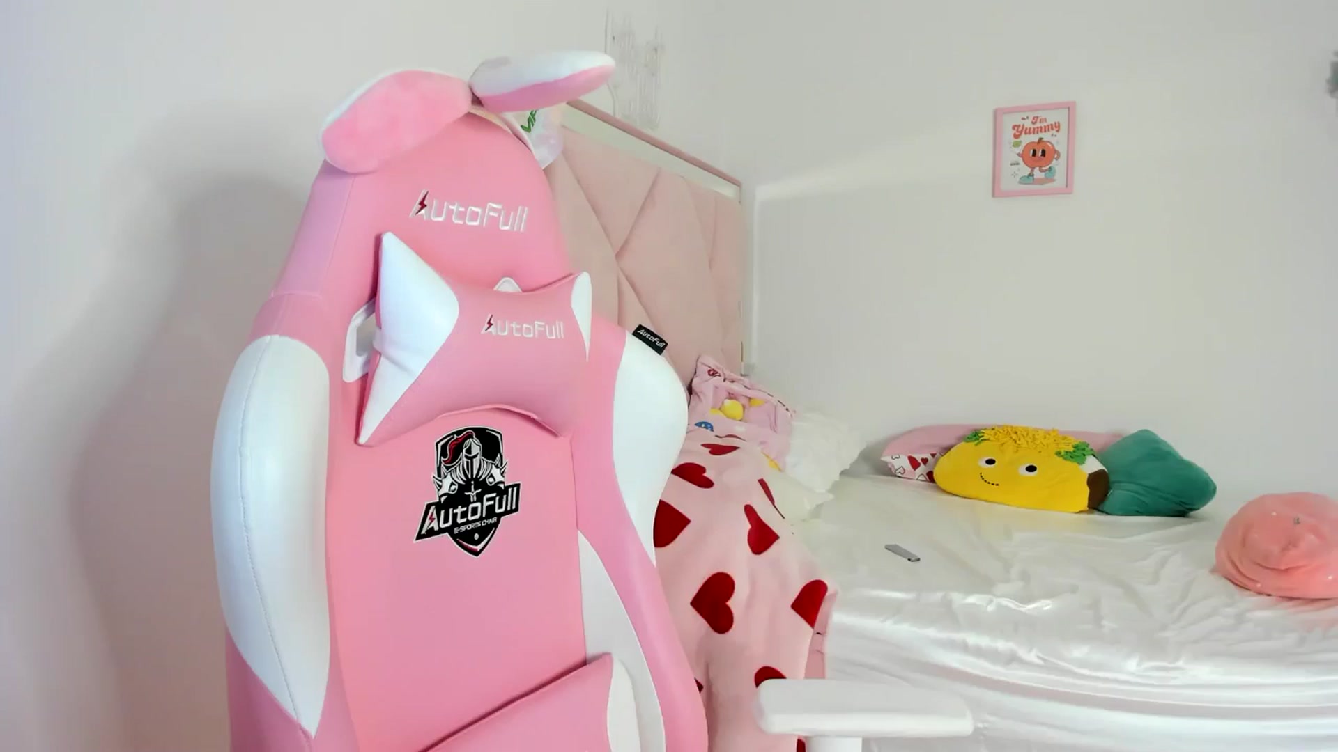 Gallery image thumbnail from Cherrycute666's myfreecams stream on, 07/09/2024, 01:35 image 19 of 20