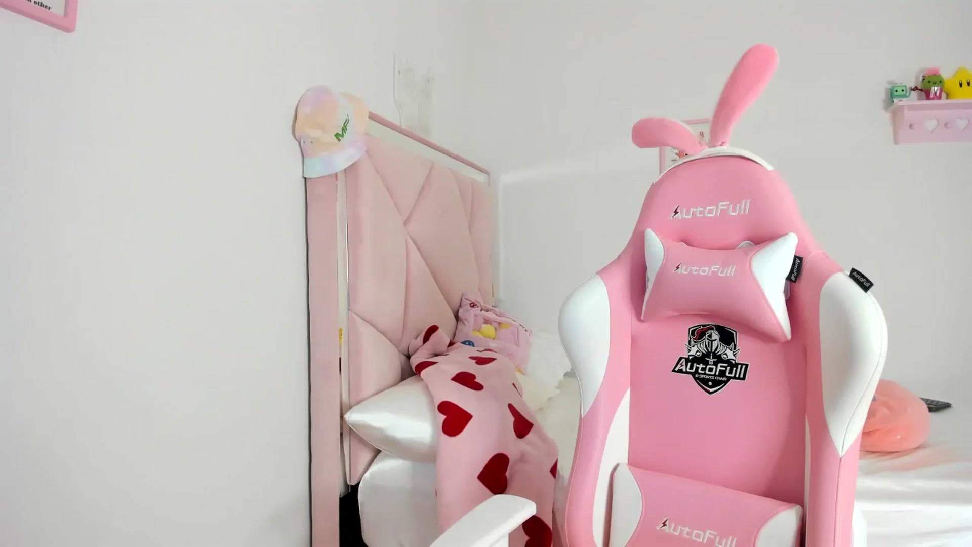 Gallery image thumbnail from Cherrycute666's myfreecams stream on, 07/09/2024, 06:40 image 3 of 20