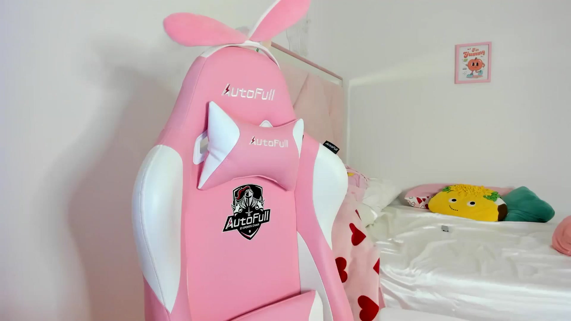 Gallery image thumbnail from Cherrycute666's myfreecams stream on, 07/09/2024, 06:40 image 16 of 20