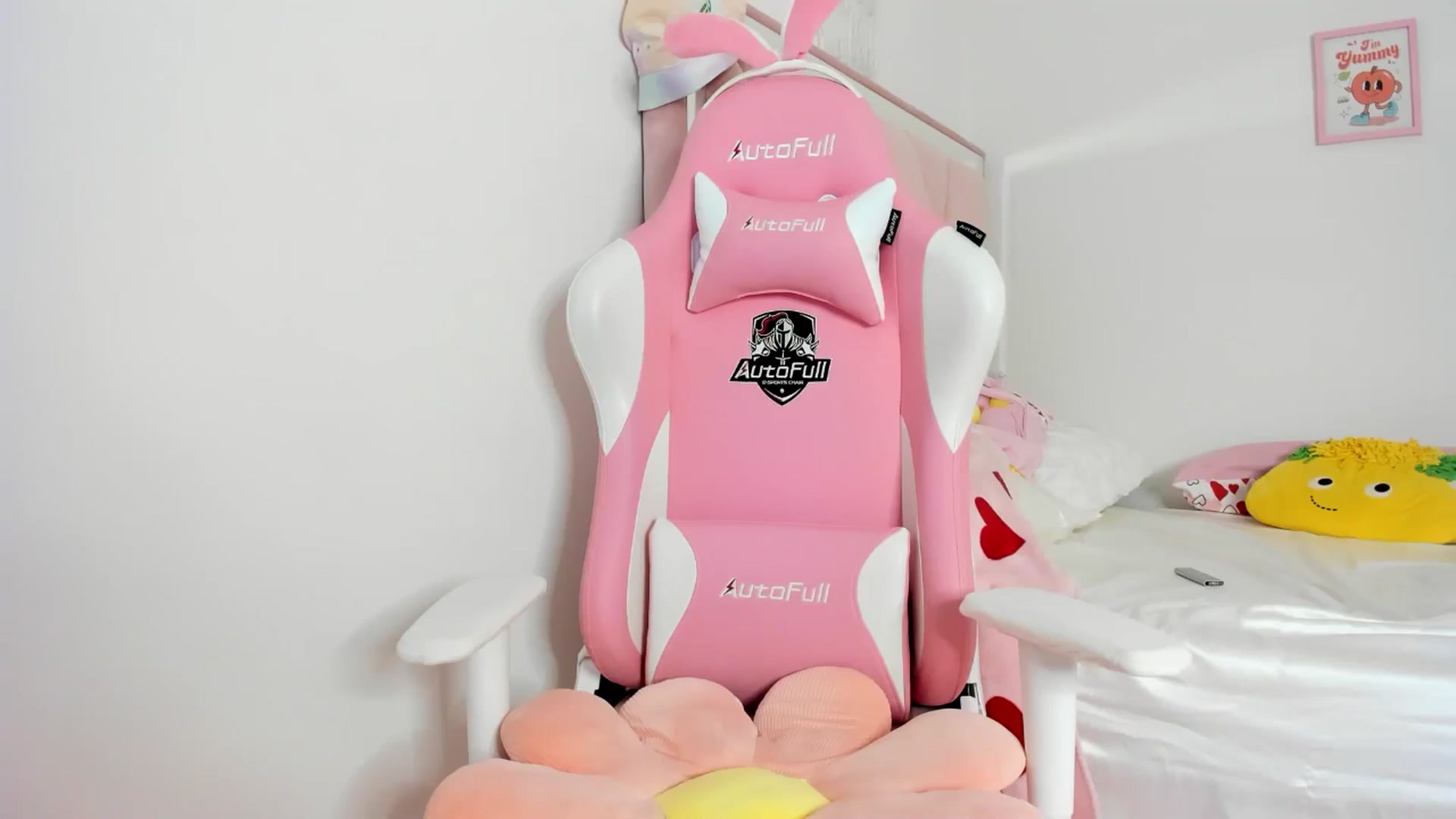 Gallery image thumbnail from Cherrycute666's myfreecams stream on, 07/09/2024, 06:40 image 4 of 20