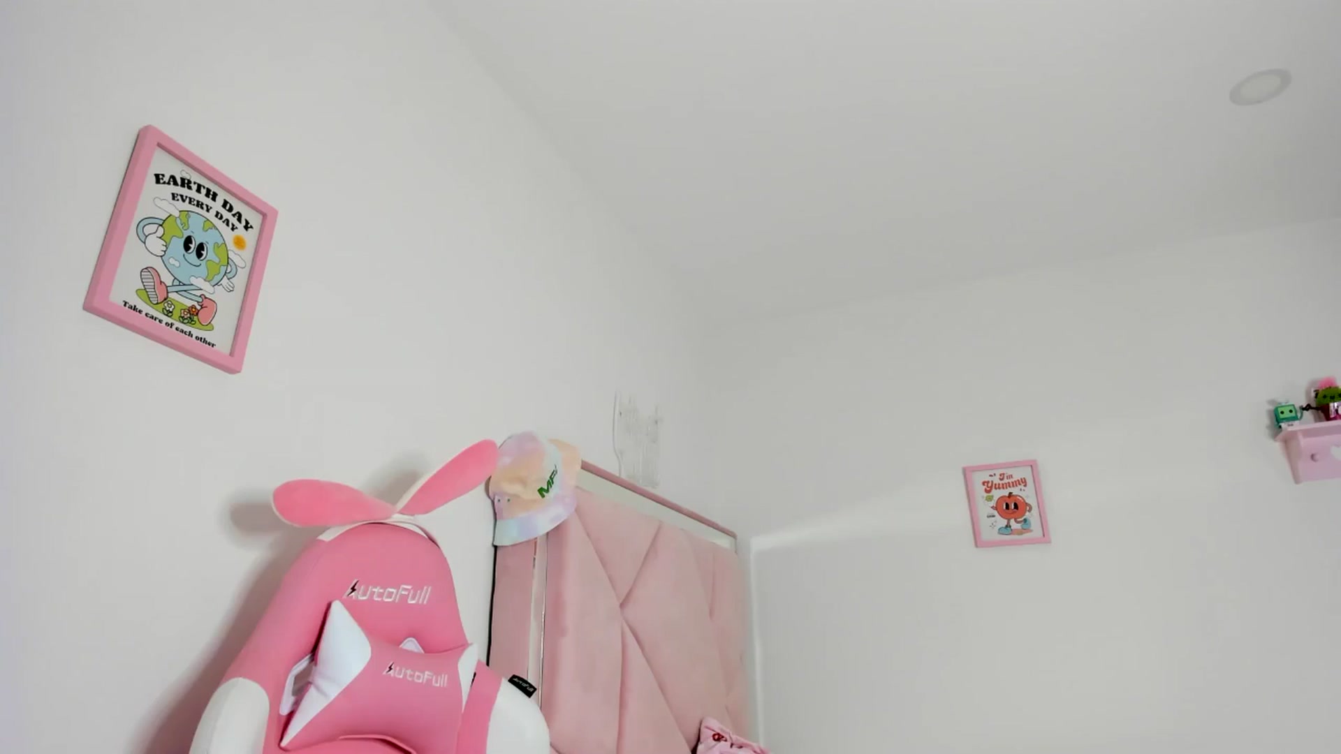 Gallery image thumbnail from Cherrycute666's myfreecams stream on, 07/09/2024, 07:38 image 2 of 20