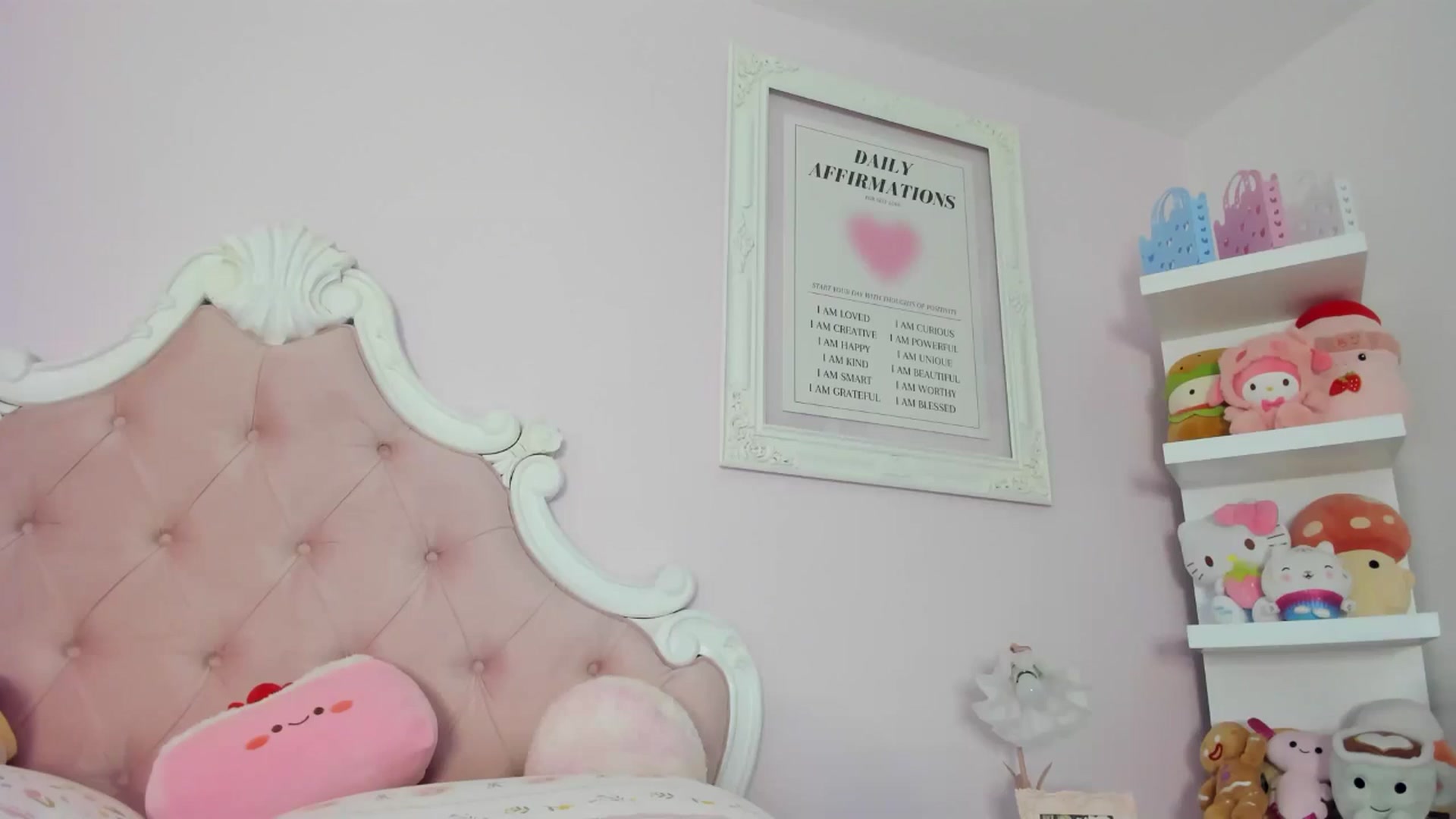 Gallery image thumbnail from Cherrycute666's myfreecams stream on, 07/10/2024, 06:32 image 1 of 20