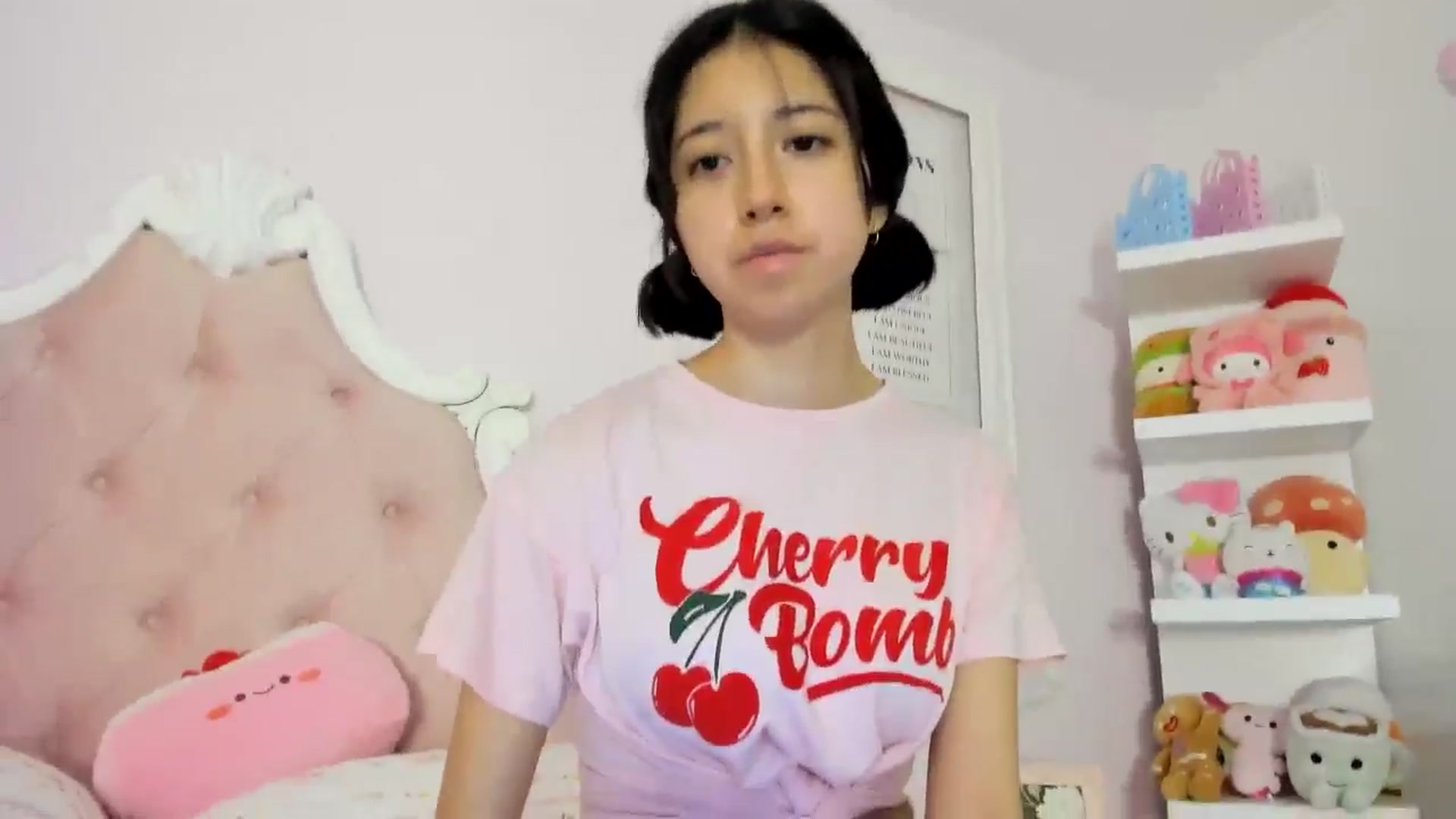Gallery image thumbnail from Cherrycute666's myfreecams stream on, 07/10/2024, 06:32 image 3 of 20