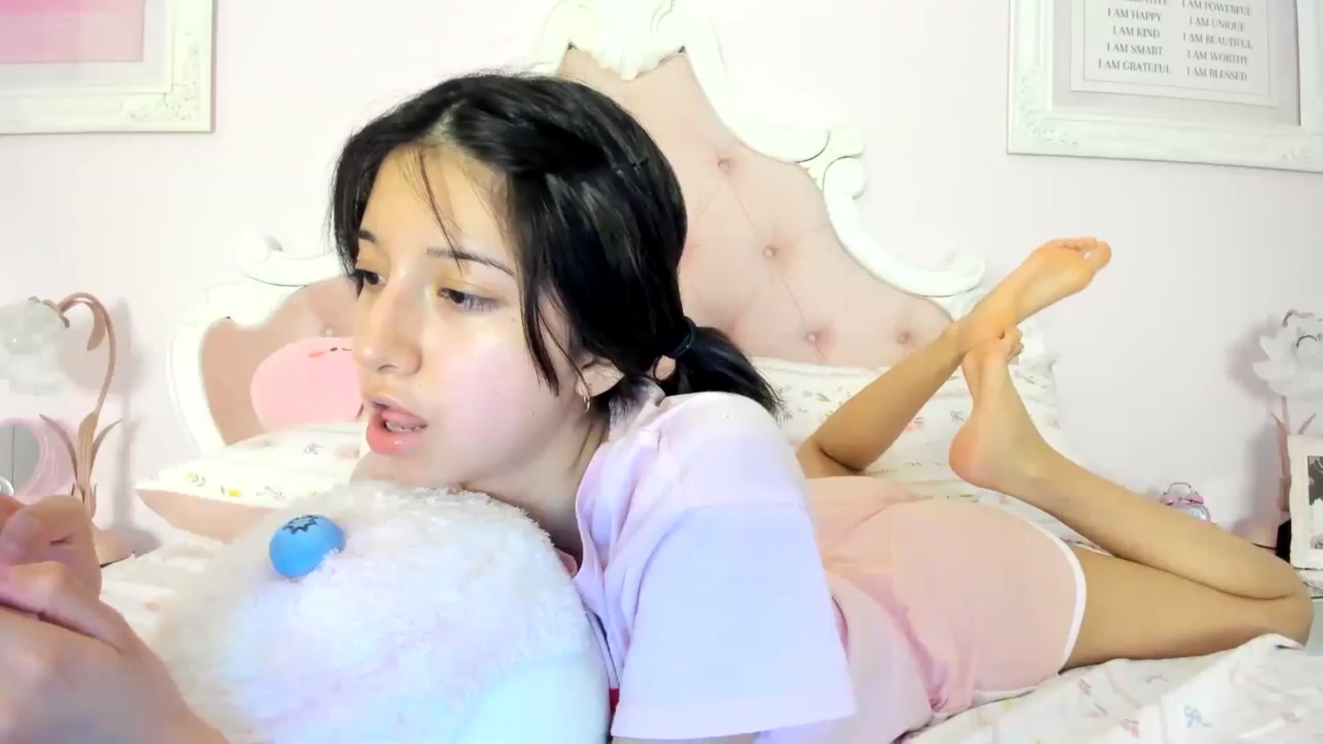 Gallery image thumbnail from Cherrycute666's myfreecams stream on, 07/10/2024, 06:32 image 14 of 20