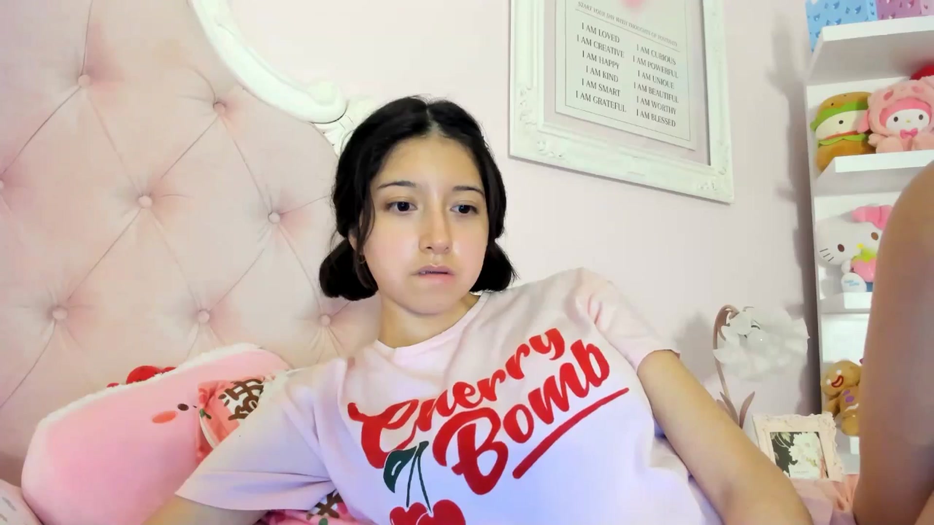 Gallery image thumbnail from Cherrycute666's myfreecams stream on, 07/10/2024, 07:18 image 6 of 20