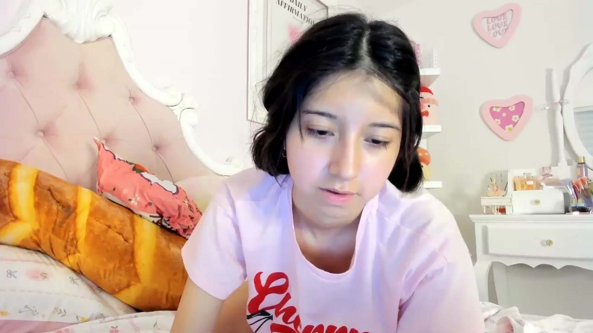 Gallery image thumbnail from Cherrycute666's myfreecams stream on, 07/10/2024, 07:18 image 19 of 20