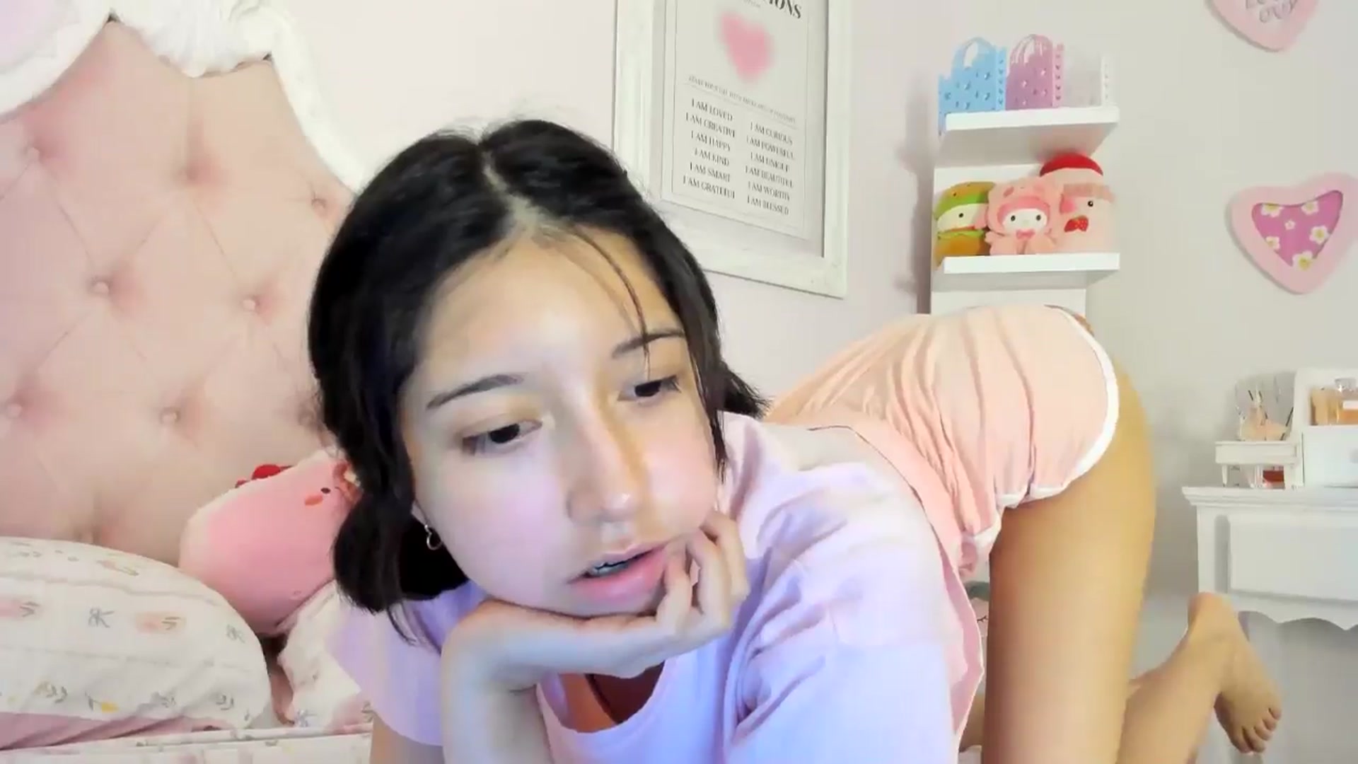Gallery image thumbnail from Cherrycute666's myfreecams stream on, 07/10/2024, 07:18 image 7 of 20