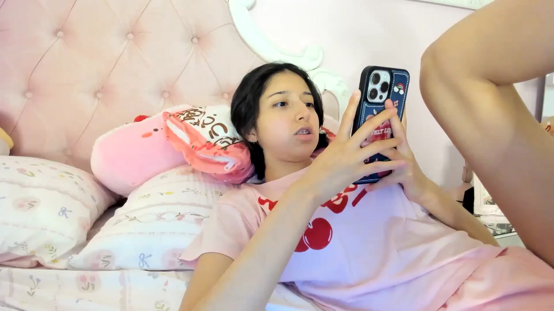 Gallery image thumbnail from Cherrycute666's myfreecams stream on, 07/10/2024, 07:18 image 5 of 20