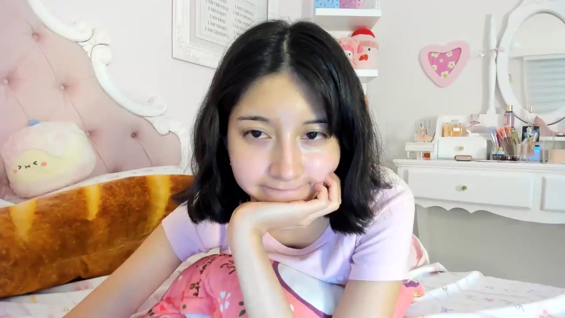 Gallery image thumbnail from Cherrycute666's myfreecams stream on, 07/10/2024, 10:09 image 16 of 20