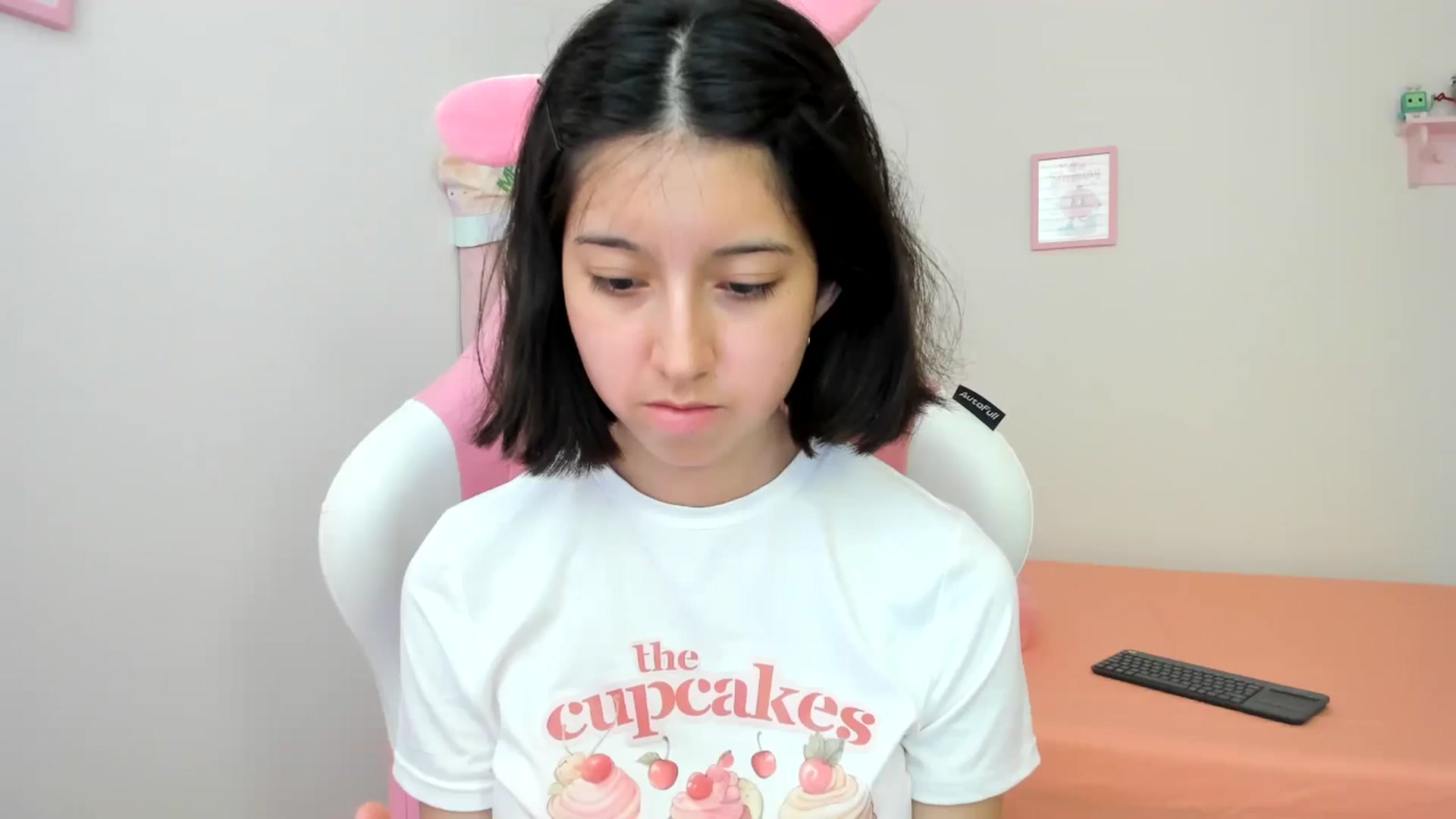 Gallery image thumbnail from Cherrycute666's myfreecams stream on, 07/10/2024, 23:21 image 5 of 20