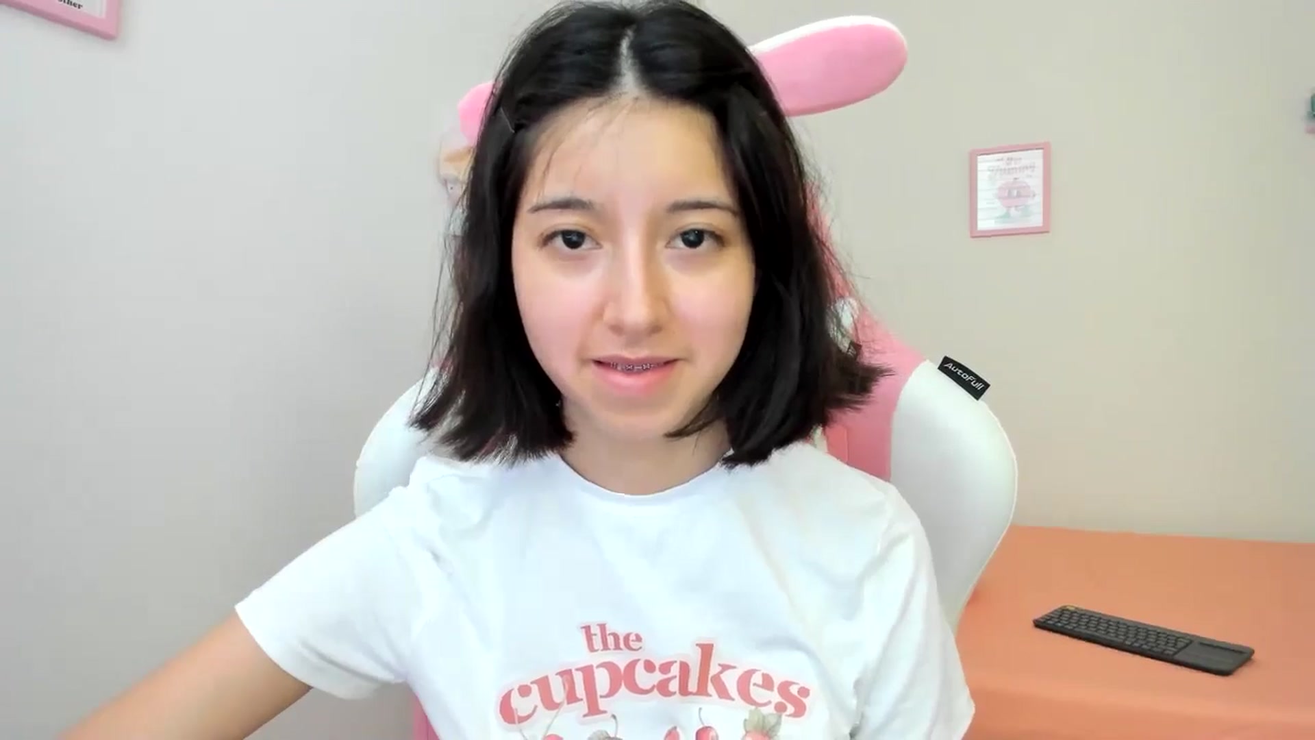 Gallery image thumbnail from Cherrycute666's myfreecams stream on, 07/10/2024, 23:21 image 16 of 20