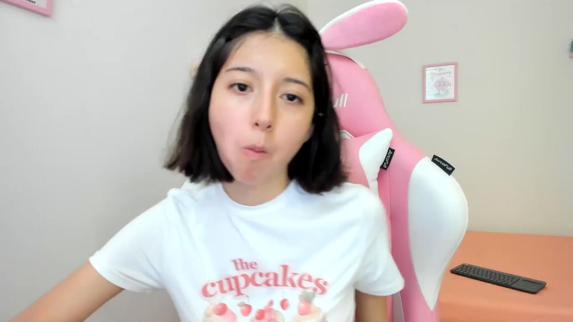 Gallery image thumbnail from Cherrycute666's myfreecams stream on, 07/10/2024, 23:21 image 19 of 20