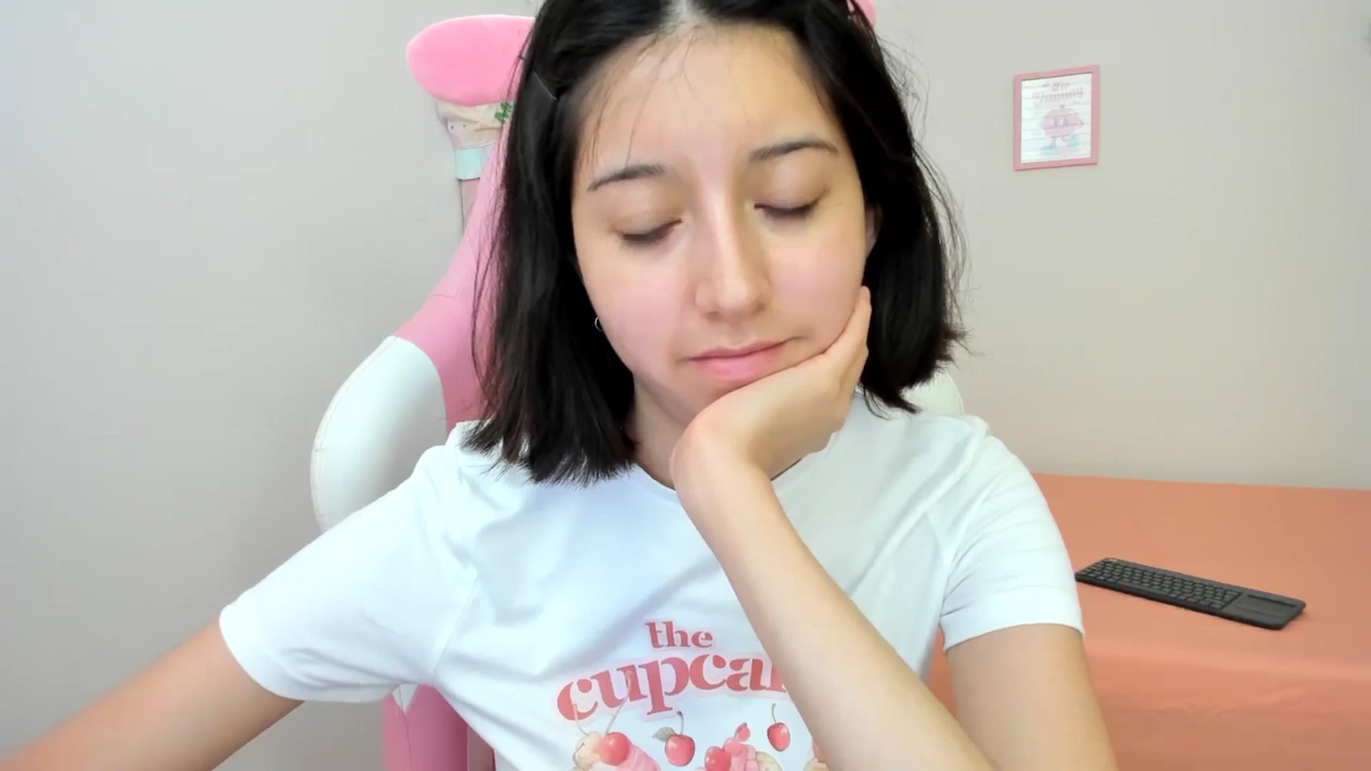 Gallery image thumbnail from Cherrycute666's myfreecams stream on, 07/10/2024, 23:21 image 8 of 20