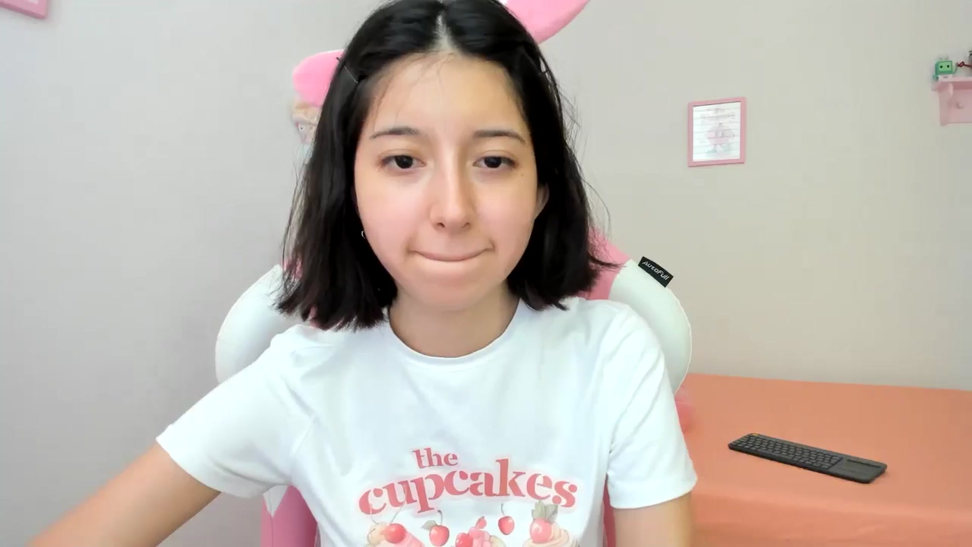Gallery image thumbnail from Cherrycute666's myfreecams stream on, 07/10/2024, 23:21 image 3 of 20