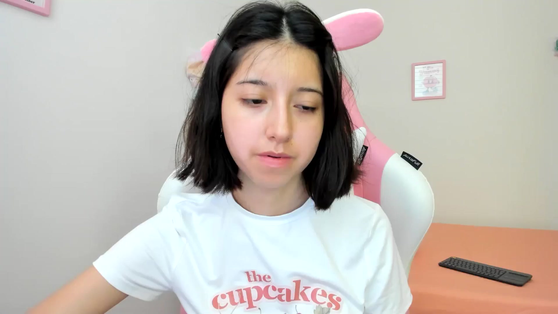 Gallery image thumbnail from Cherrycute666's myfreecams stream on, 07/10/2024, 23:21 image 14 of 20