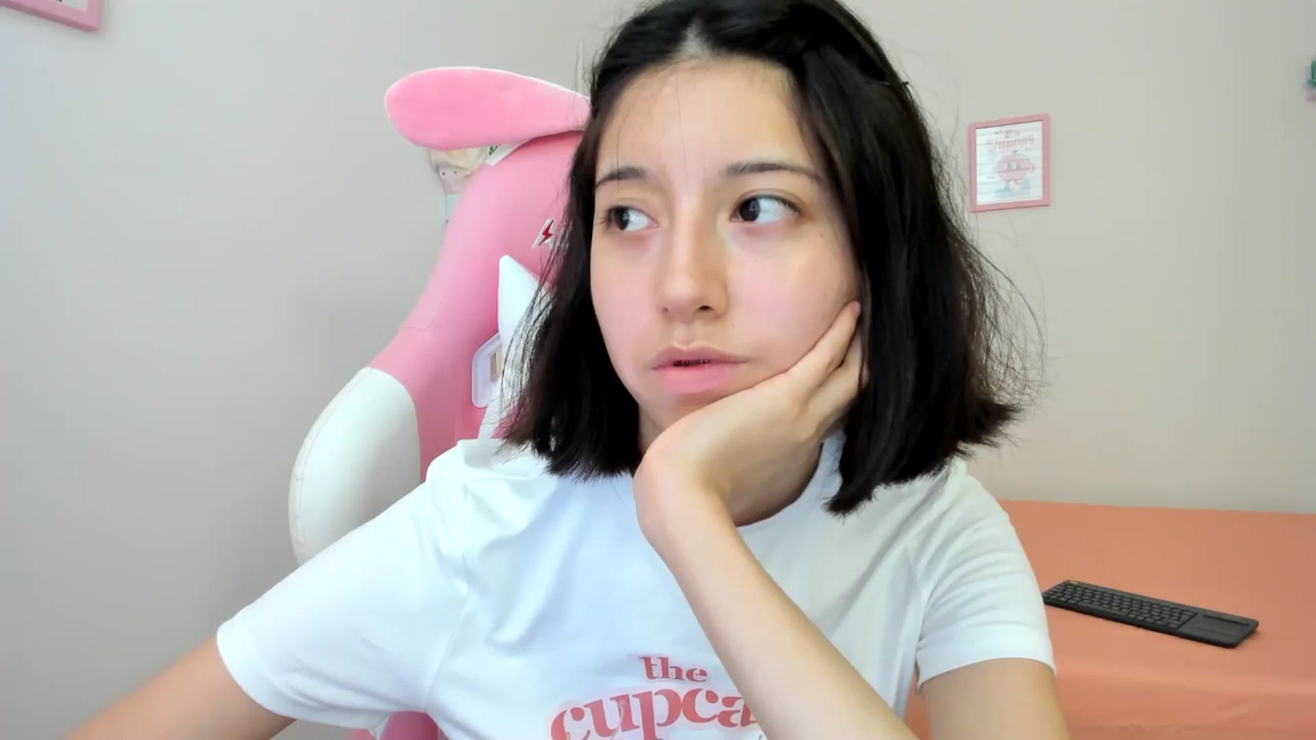 Gallery image thumbnail from Cherrycute666's myfreecams stream on, 07/10/2024, 23:21 image 12 of 20