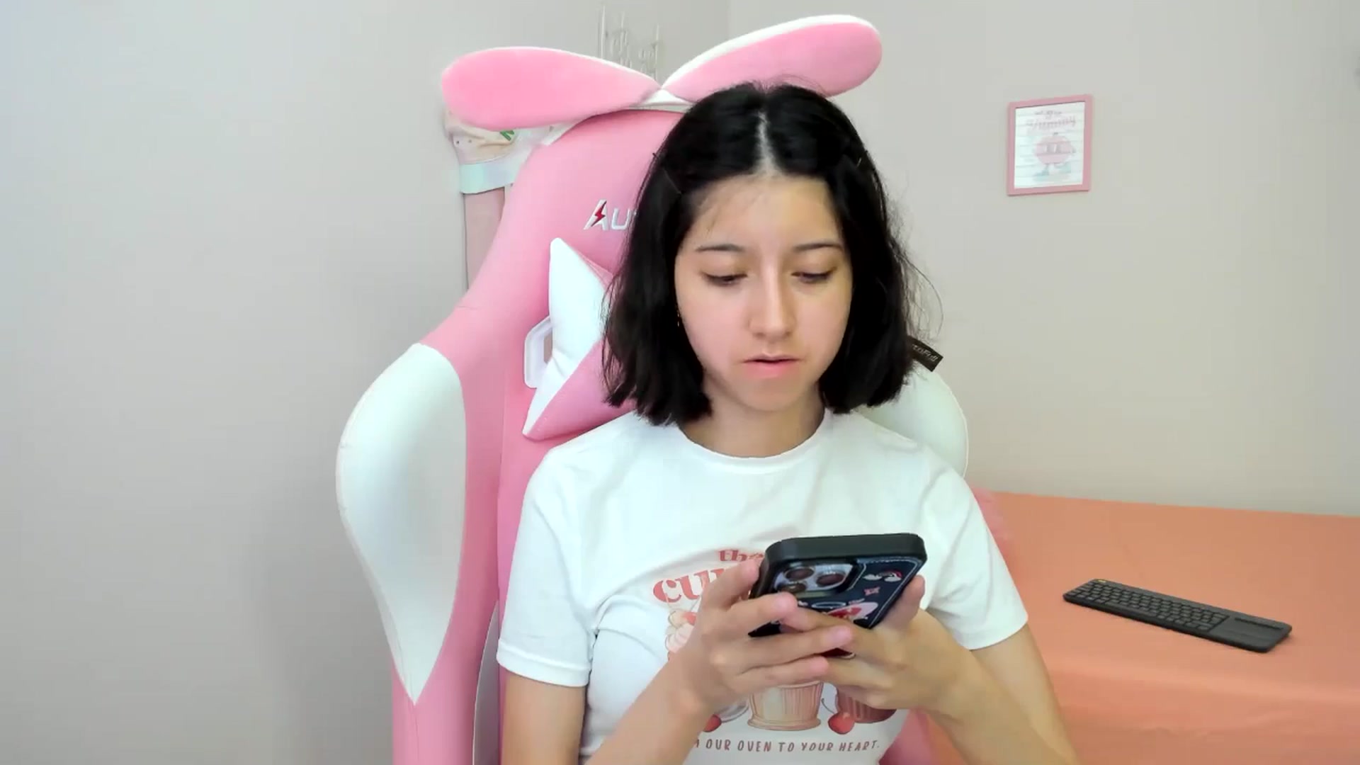 Gallery image thumbnail from Cherrycute666's myfreecams stream on, 07/10/2024, 23:21 image 9 of 20