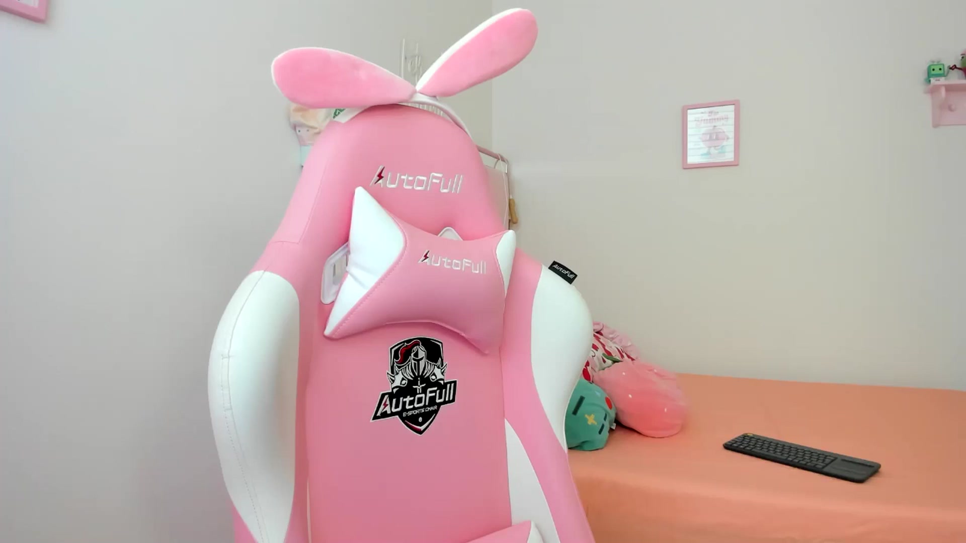Gallery image thumbnail from Cherrycute666's myfreecams stream on, 07/10/2024, 23:21 image 1 of 20
