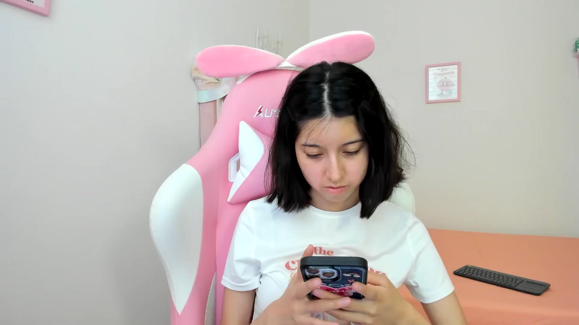 Gallery image thumbnail from Cherrycute666's myfreecams stream on, 07/10/2024, 23:21 image 13 of 20