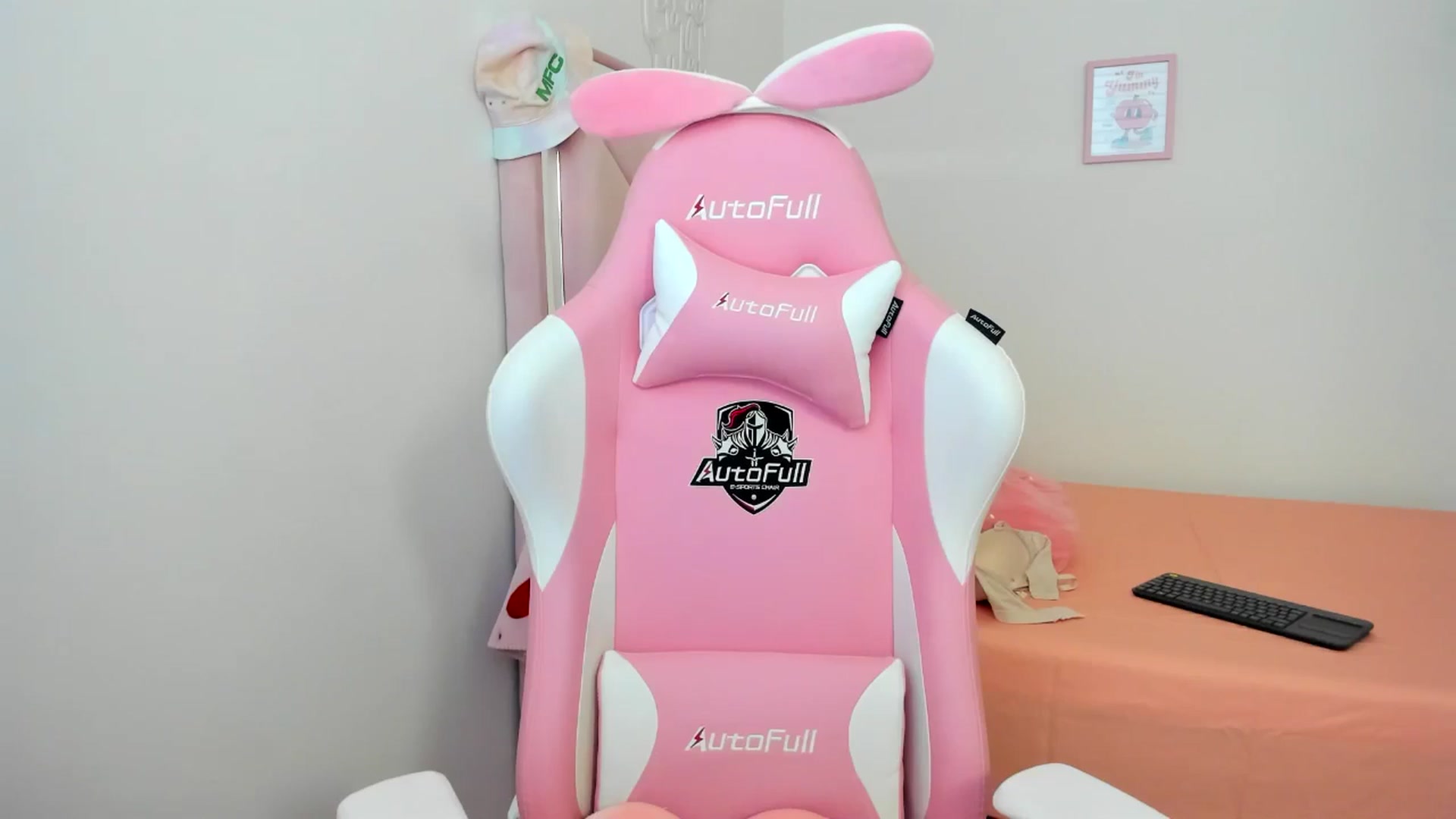 Gallery image thumbnail from Cherrycute666's myfreecams stream on, 07/11/2024, 03:37 image 2 of 20