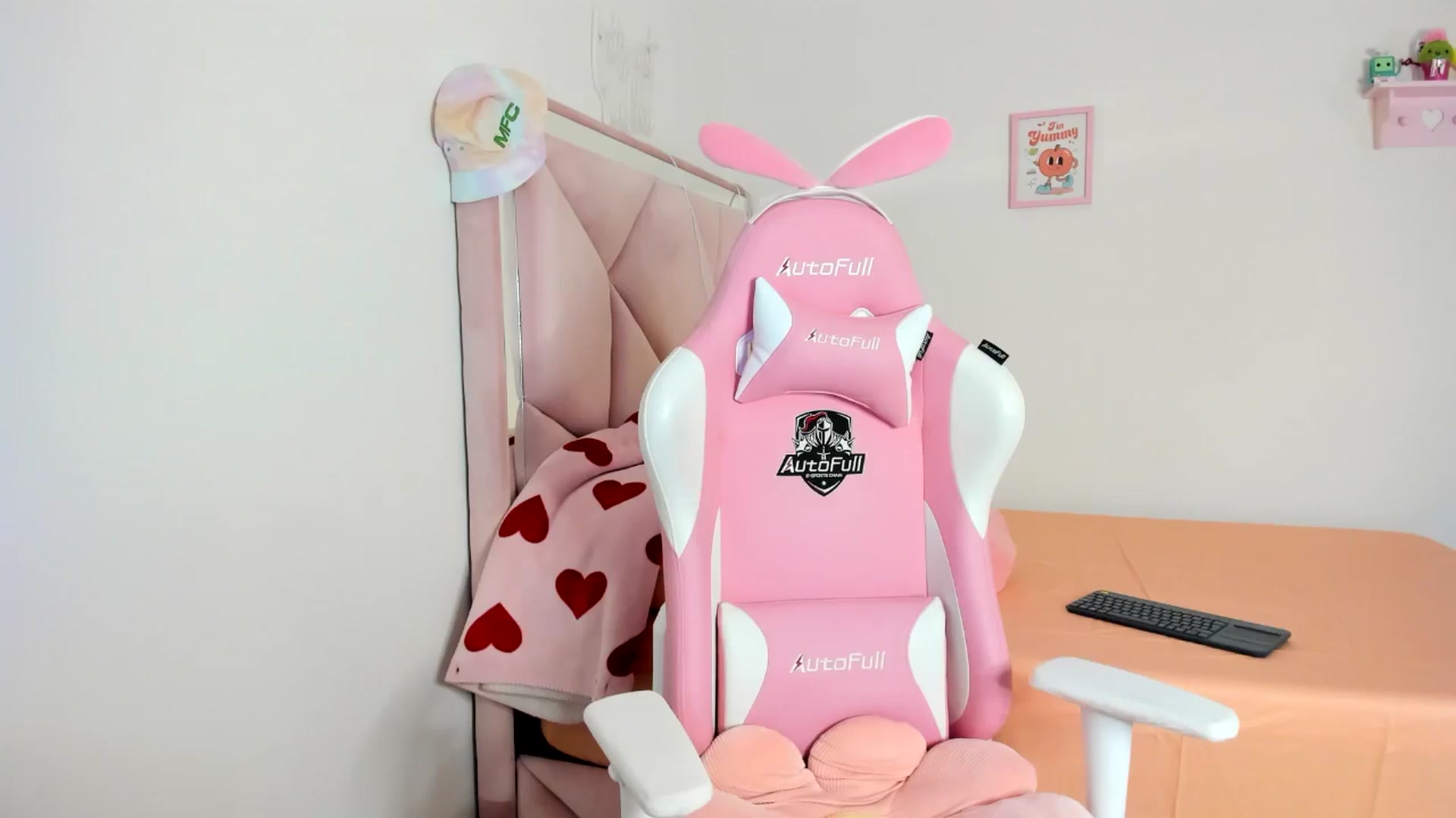 Gallery image thumbnail from Cherrycute666's myfreecams stream on, 07/11/2024, 03:37 image 15 of 20
