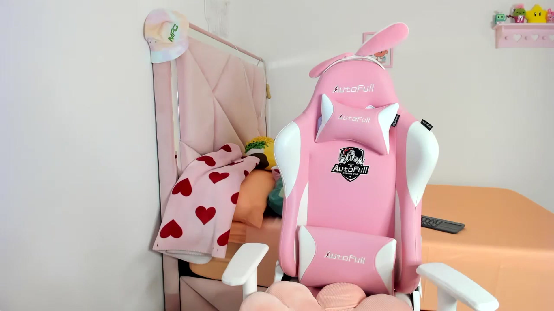 Gallery image thumbnail from Cherrycute666's myfreecams stream on, 07/11/2024, 05:24 image 12 of 20